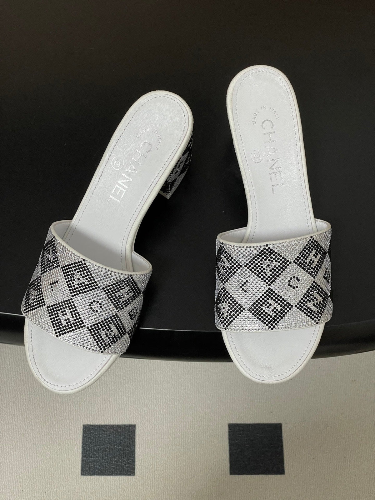 CC 26s Sandals 70 White Gray Sheepskin Rhinestones 649518