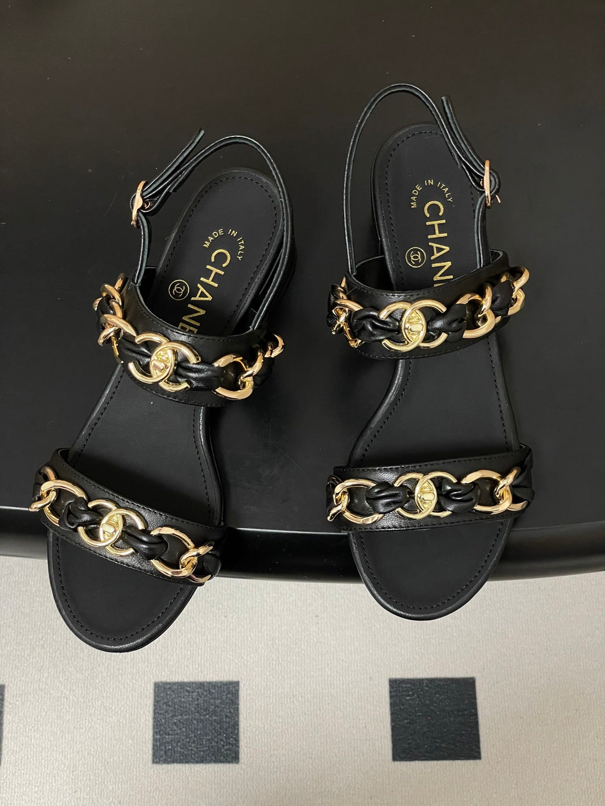 CC 26s Buckle Chain Sandals 55 Black Sheepskin 649474