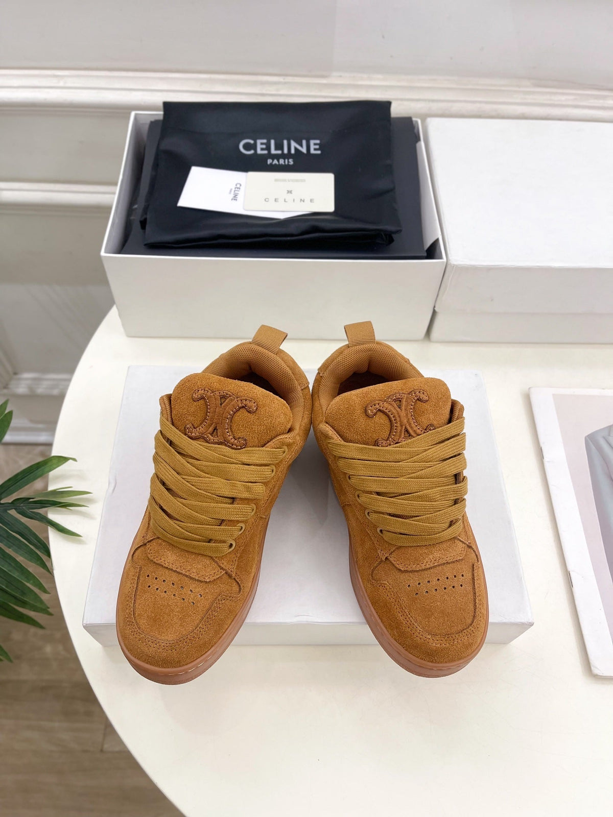 HUNTINGTON LOW LACE-UP SNEAKER IN PERU BROWN SUEDE AND MESH