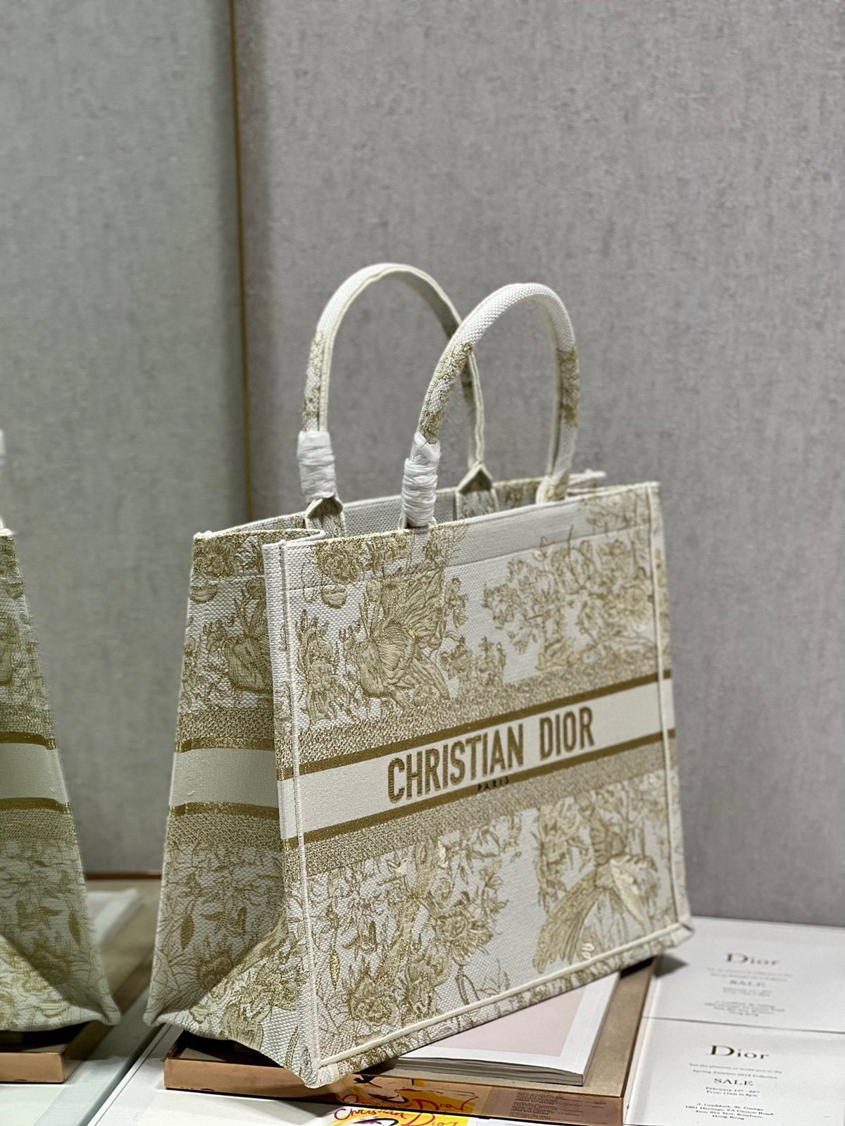 CD Golden Magpie Book Tote 42cm Bag Canvas 336588