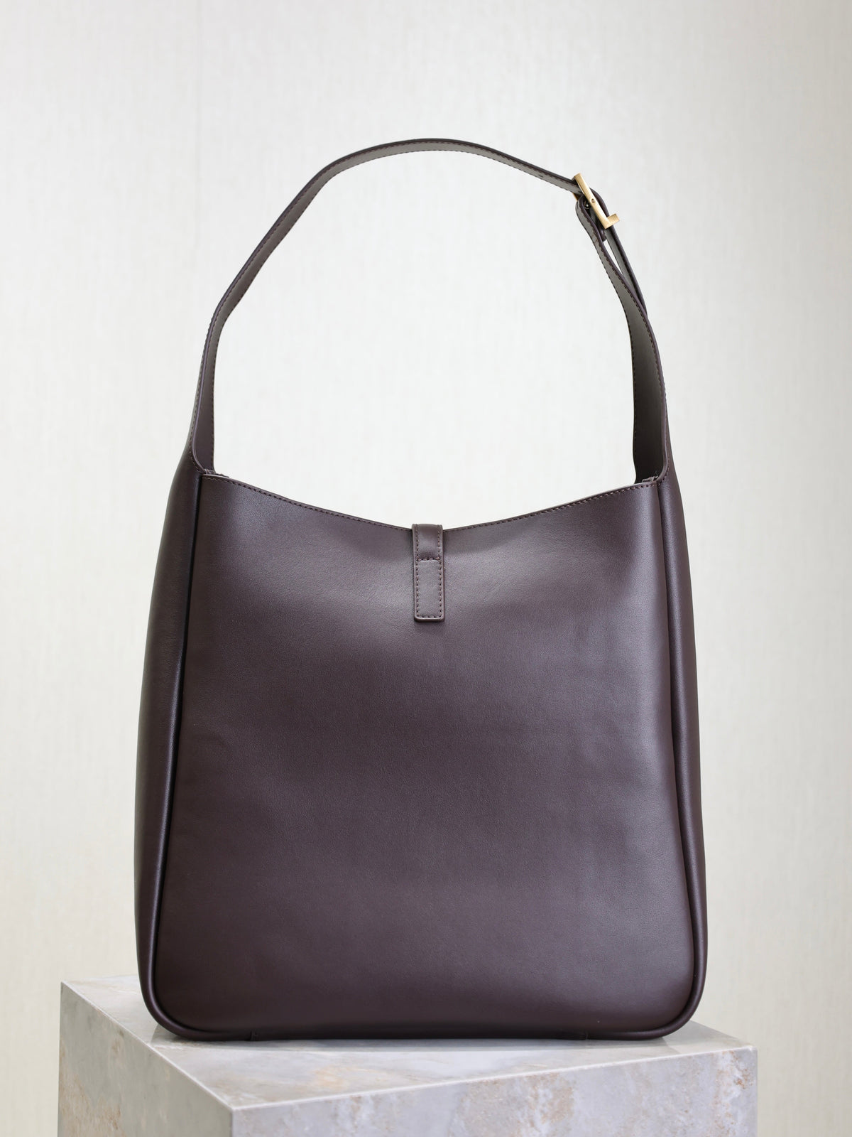 LE 5 À 7 LARGE BAG 31 IN COFFEE LAMBSKIN
