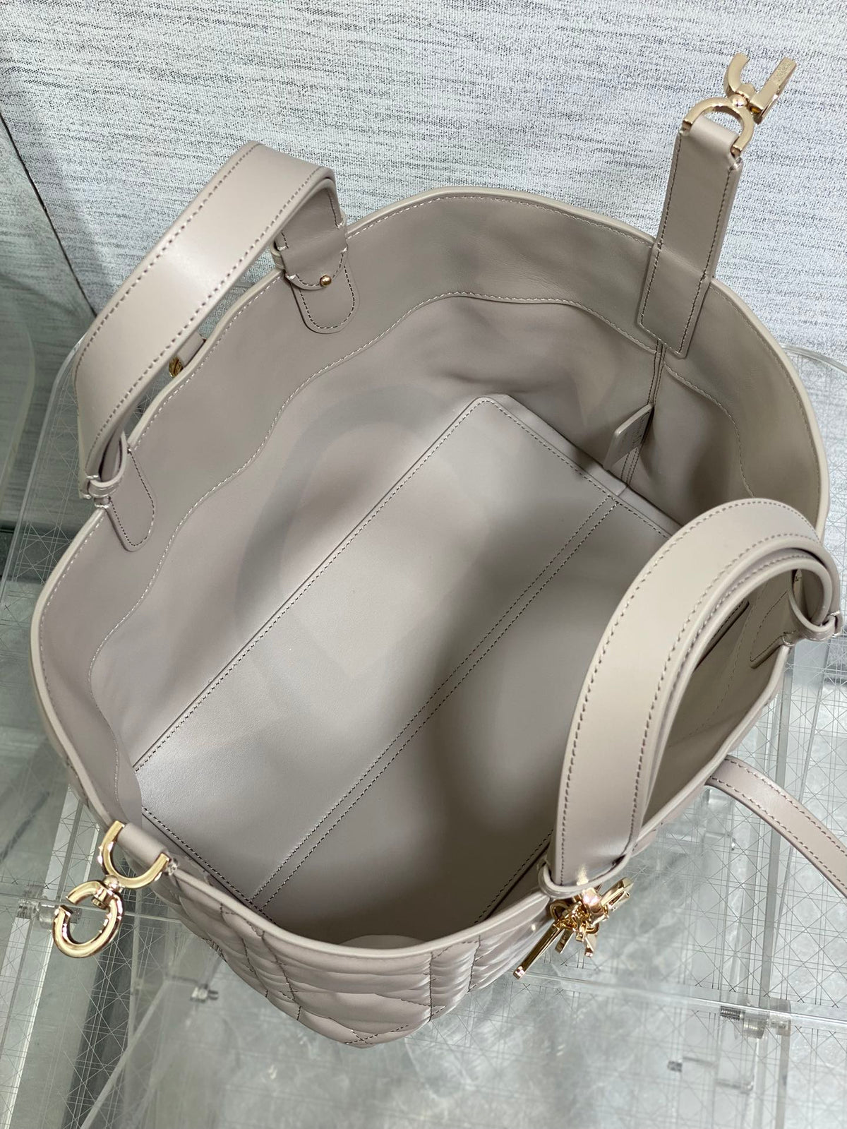 Dior 2026 Toujours Vertical Tote Bag Elegant Grey Calfskin 286656