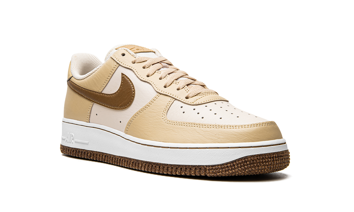 Air Force 1 Low '07 LV8 "Inspected by Swoosh" DQ7660 200