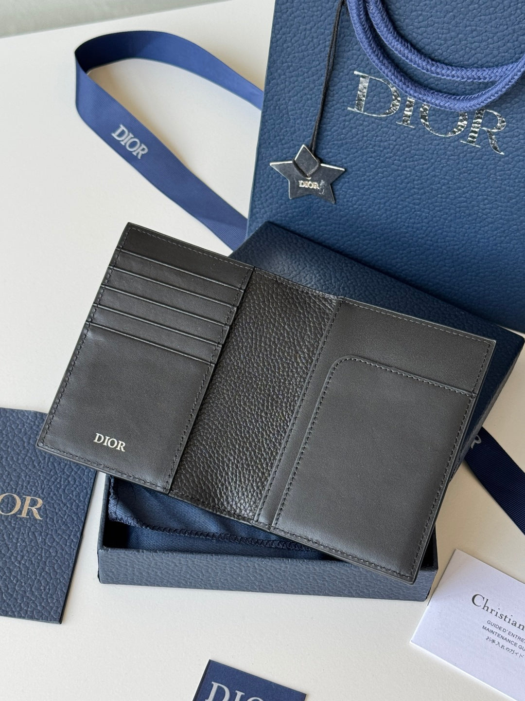 CD BI-fold Passport Black Grain Cowhide
