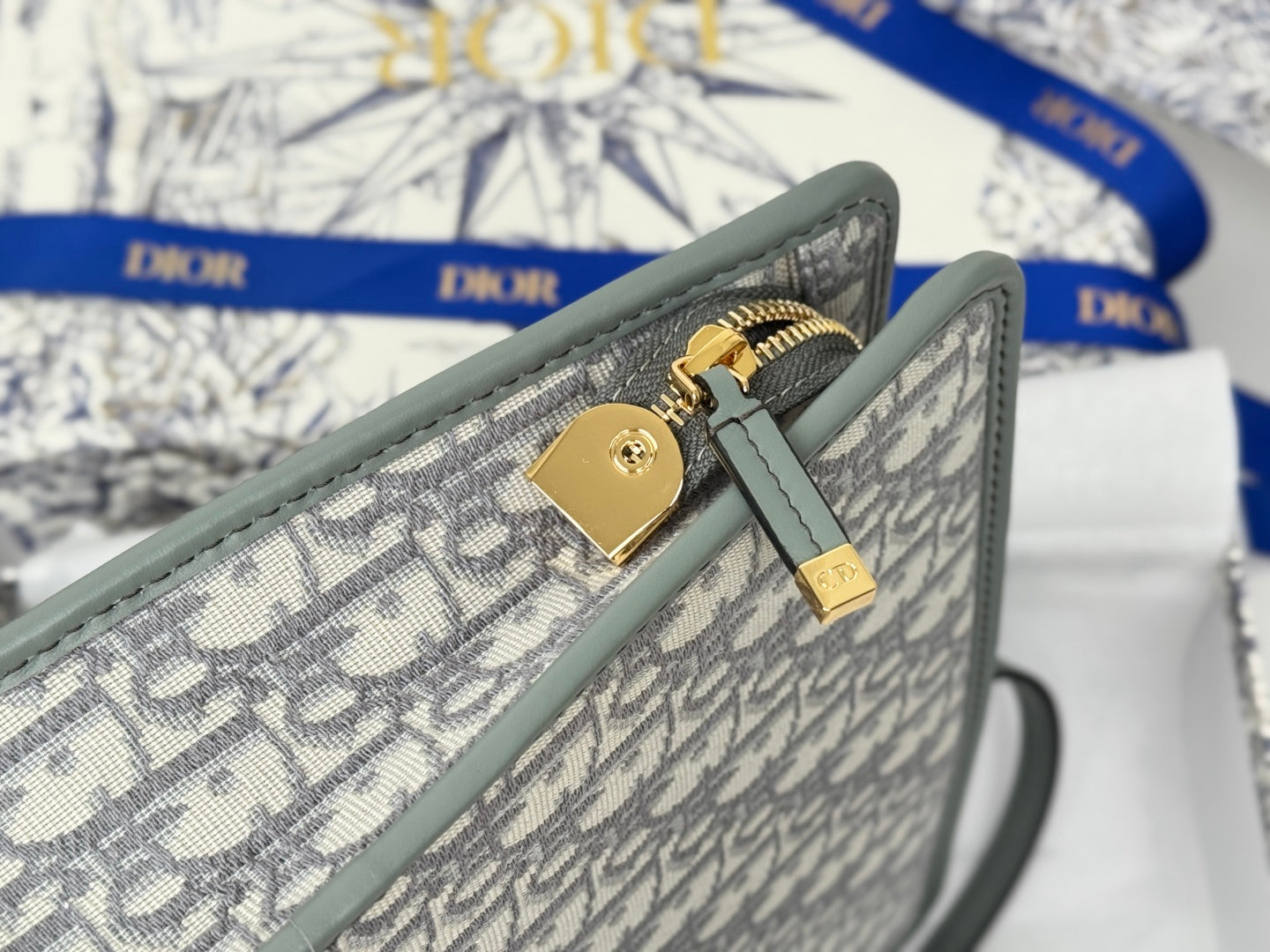 CD 30 Montaigne Dea Pouch 26cm Grayish Jacquard 258617
