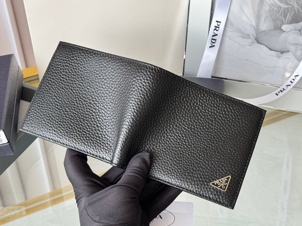 Pra 2M0513  Metal Triangle Logo Wallet 11cm Black lychee-grained cowhide