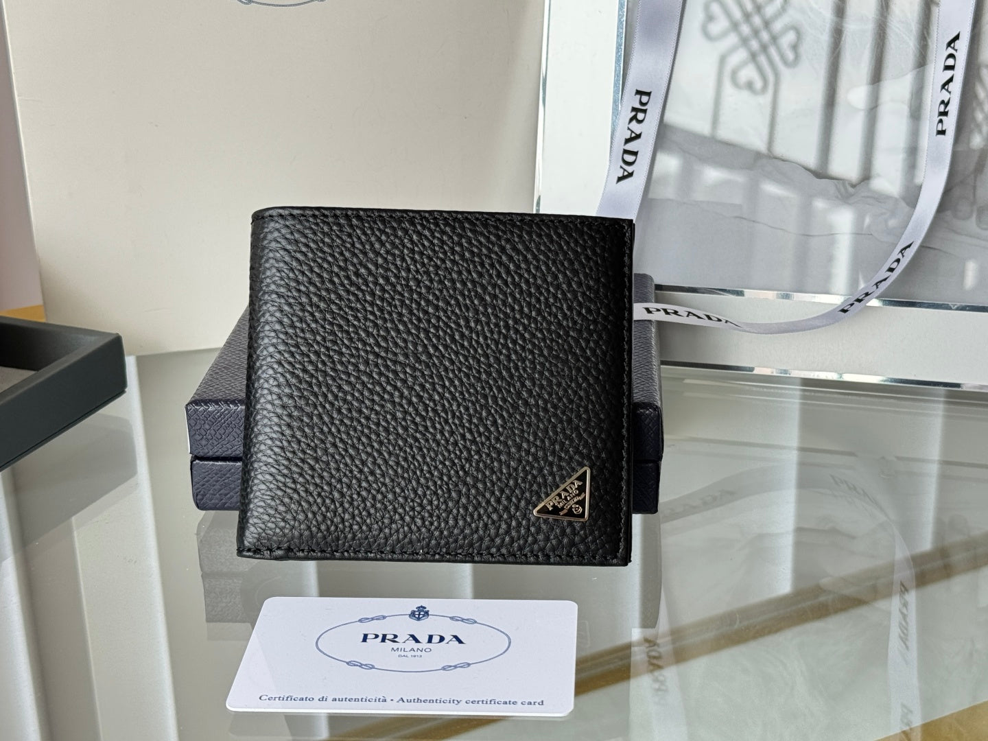 Pra 2M0513  Metal Triangle Logo Wallet 11cm Black lychee-grained cowhide