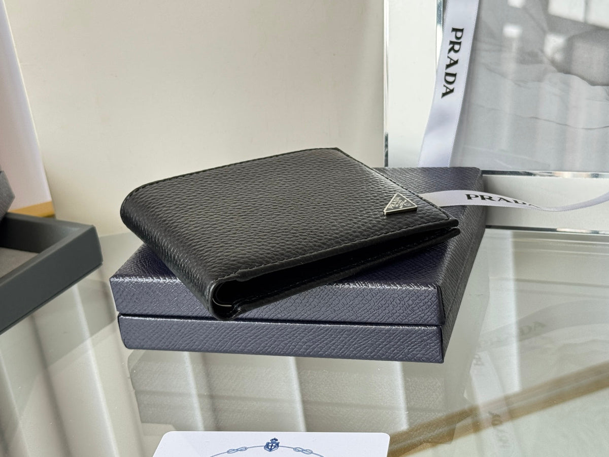 Pra 2M0513  Metal Triangle Logo Wallet 11cm Black lychee-grained cowhide