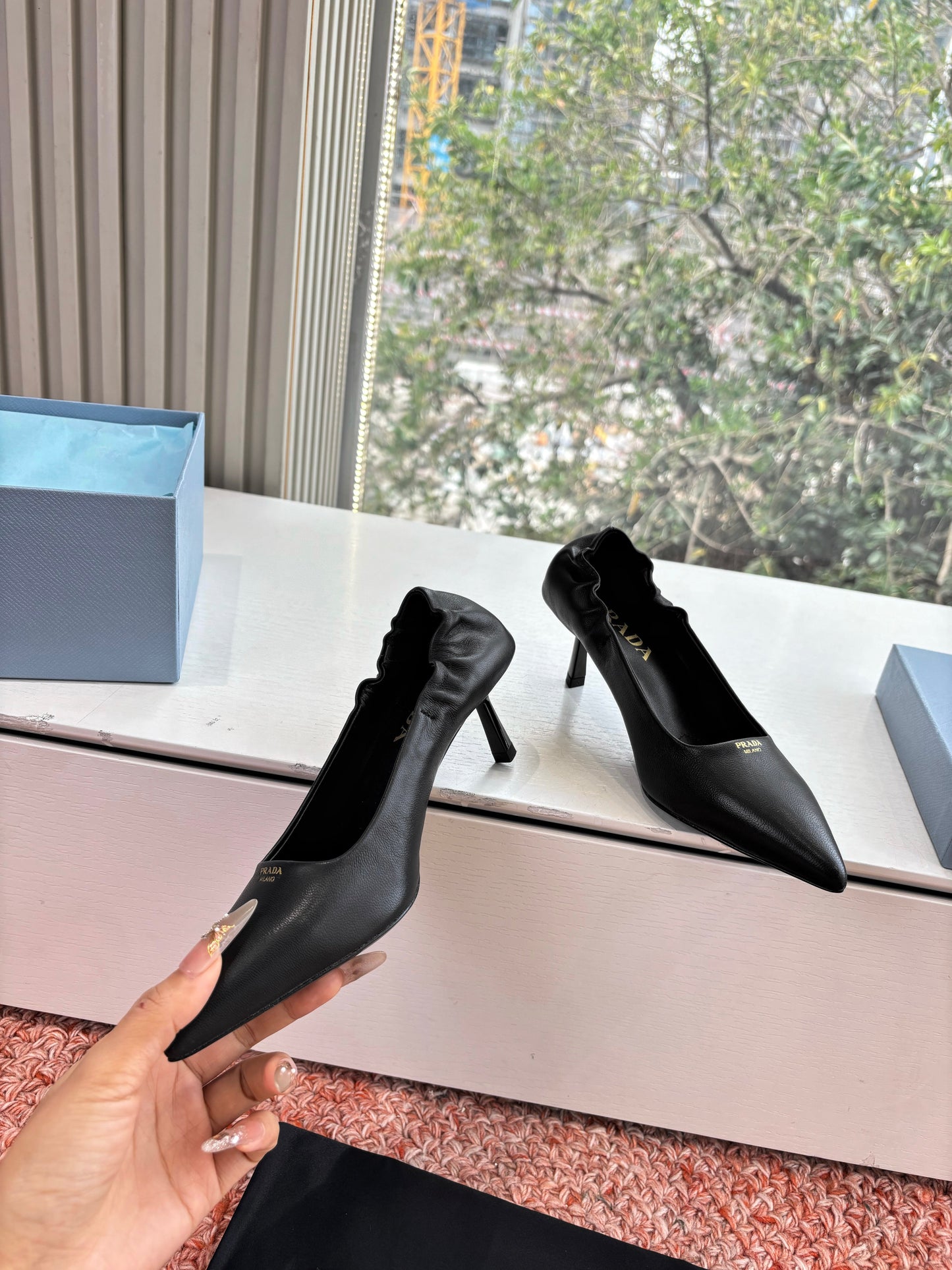 Prada Pointed-Toe Pumps Black Leather 604171