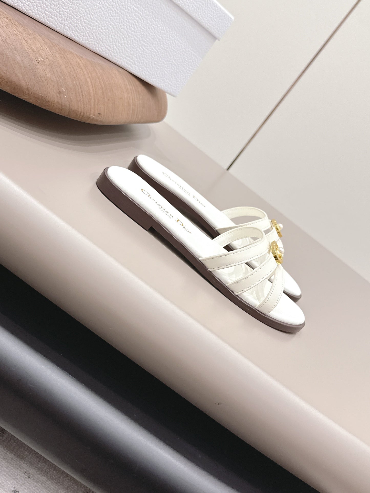 CD 26s 30M Slide White Calfskin 738225