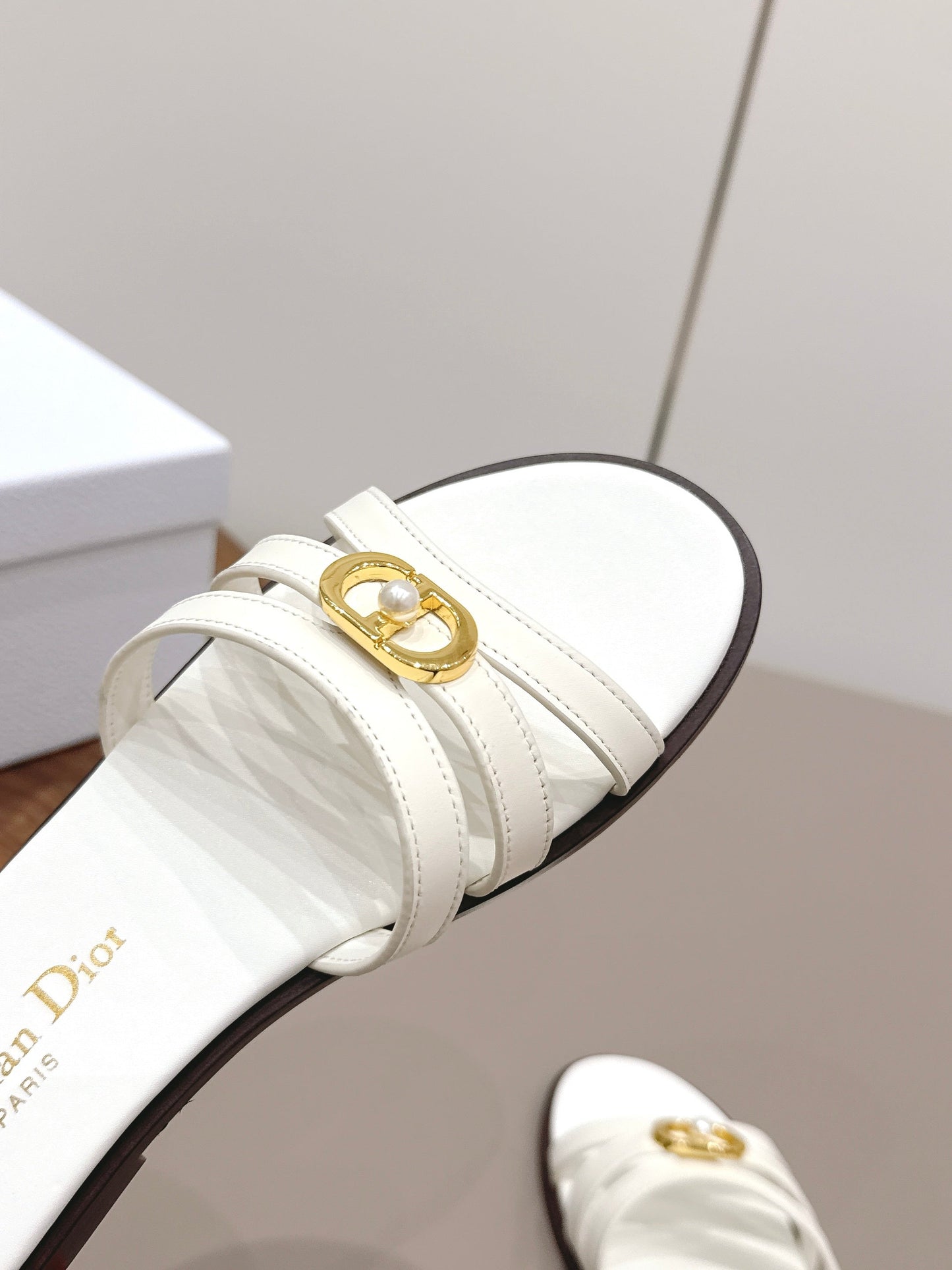 CD 26s 30M Slide White Calfskin 738225