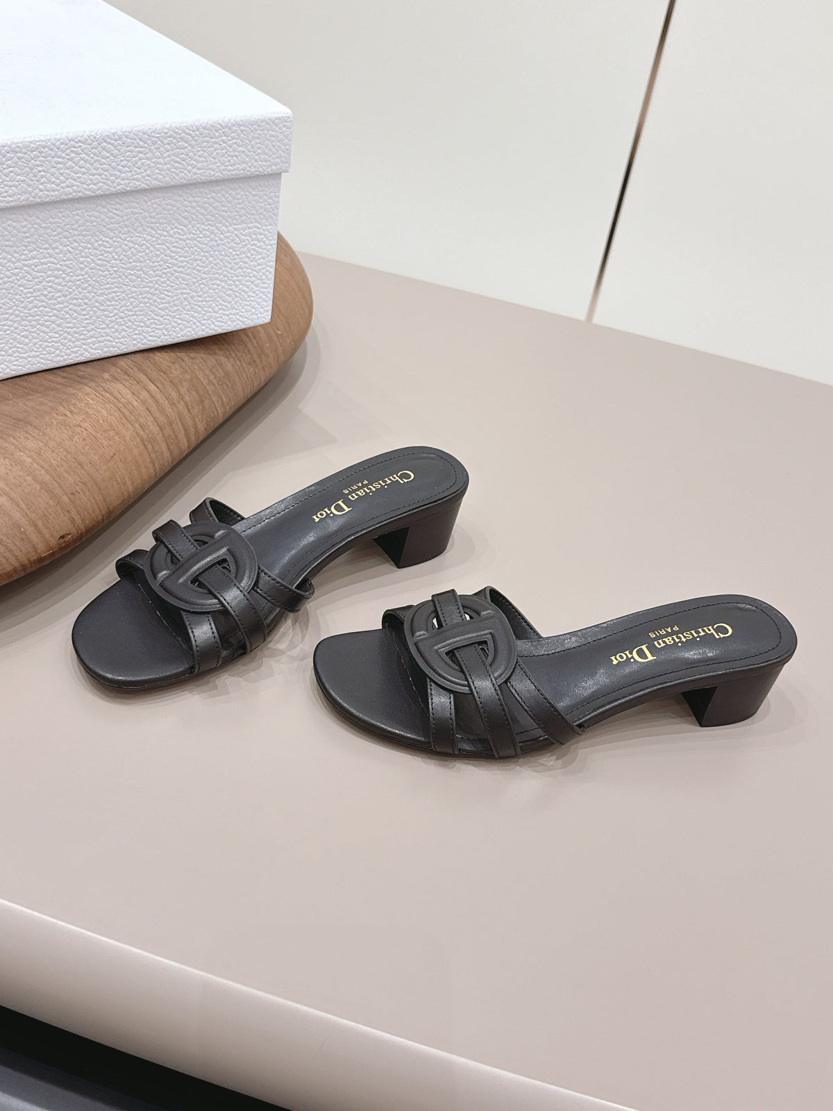 CD 26s D-Club Sandal 4.5cm Black Calfskin 738241