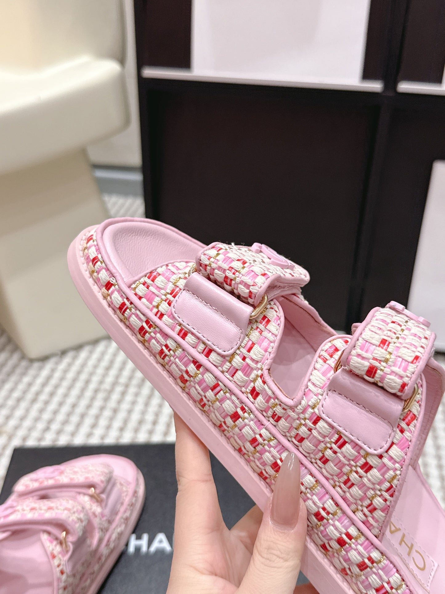 CC 26s Sandals Light Pink Leather Raffia 632393