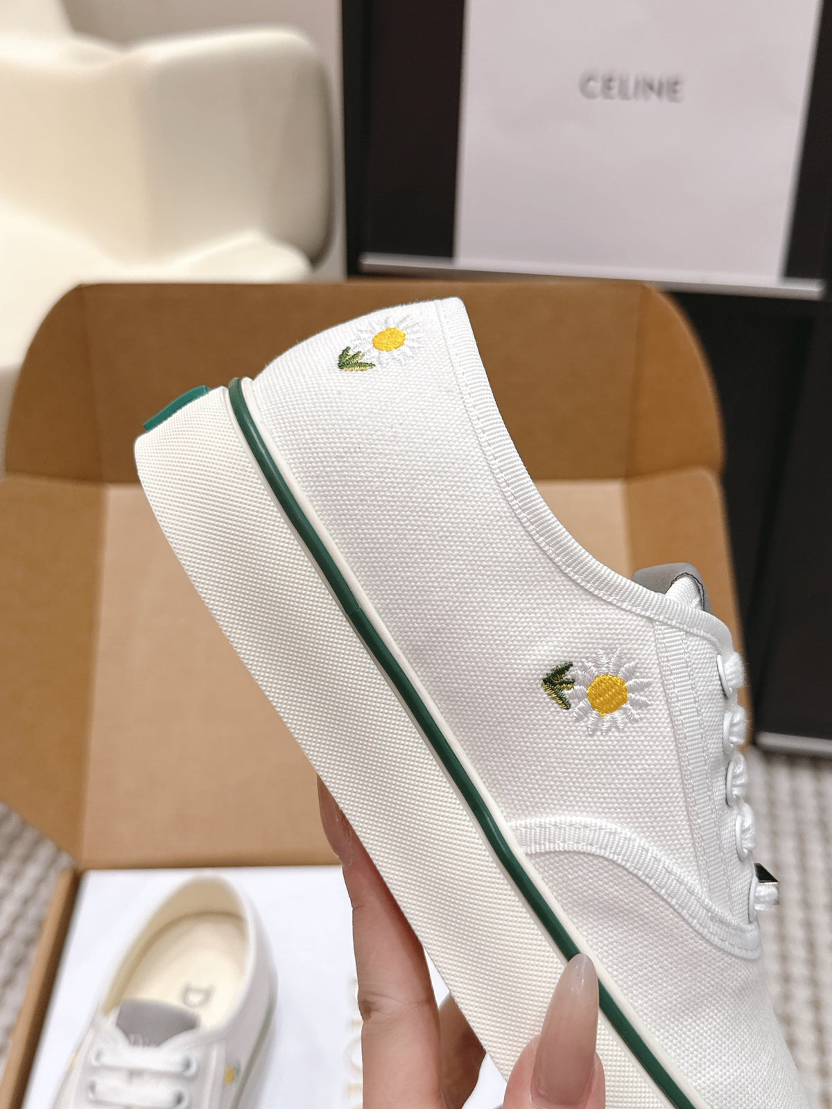 CD Saltwind Sneakers White Chrysanthemum Embroidery Canvas 632437