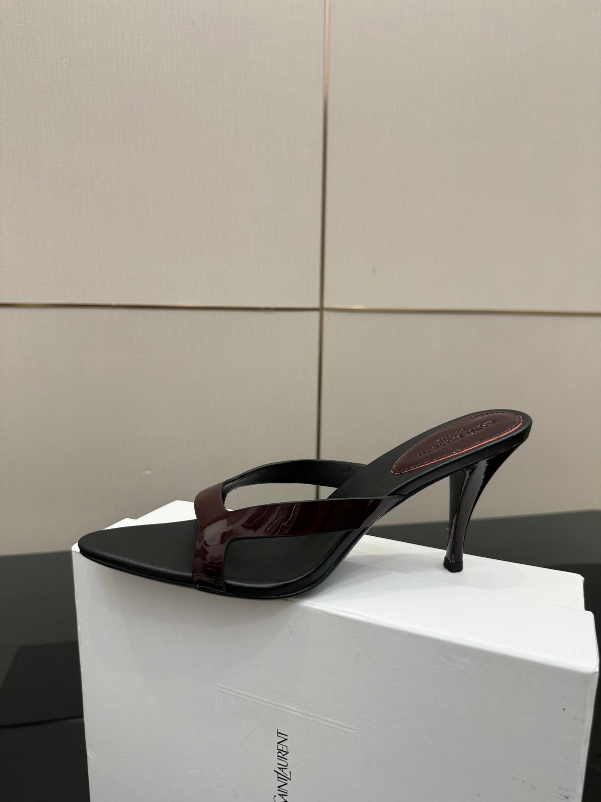YSL Sandal 9cm Black Burgundy Cowhide 828246