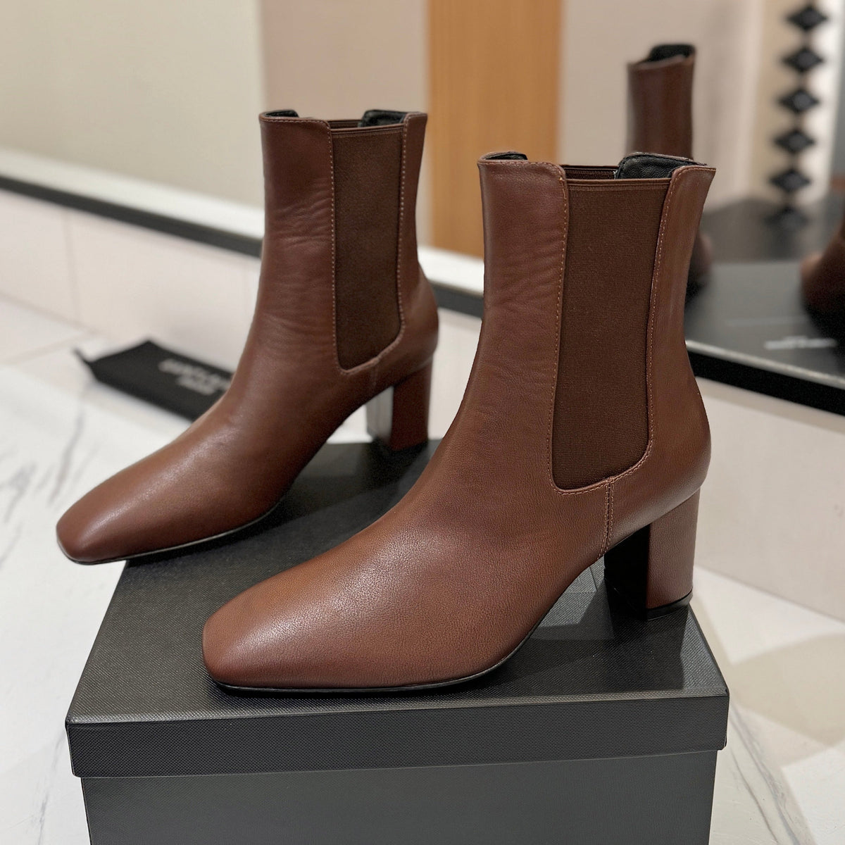 YSL 25 Chelsea Mid-heeled Boot Brown Calfskin 520777