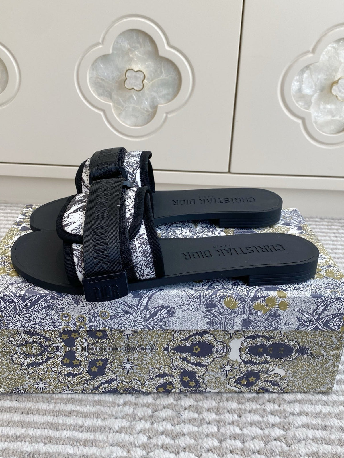 CD 26s Flat Slippers Black White Canvas Rubber 648130
