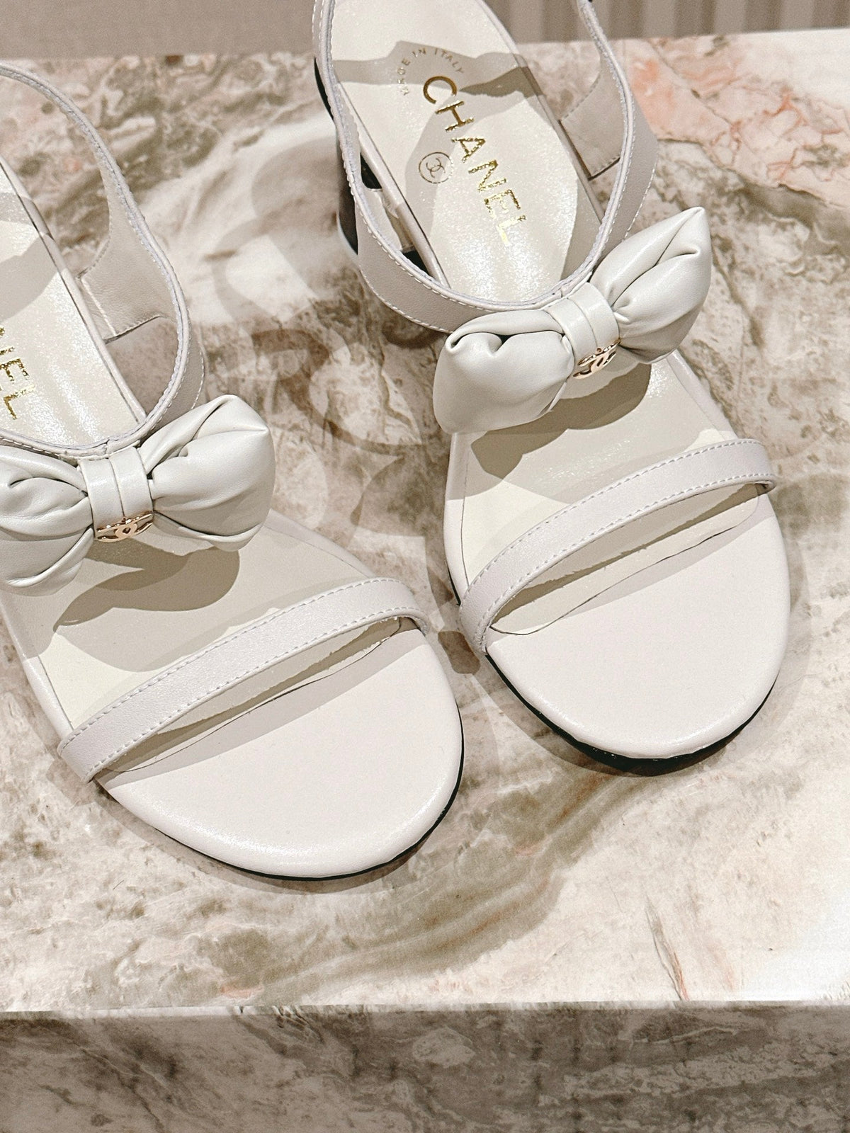 CC 26s Bow Sandals 55 White Cowhide 658465