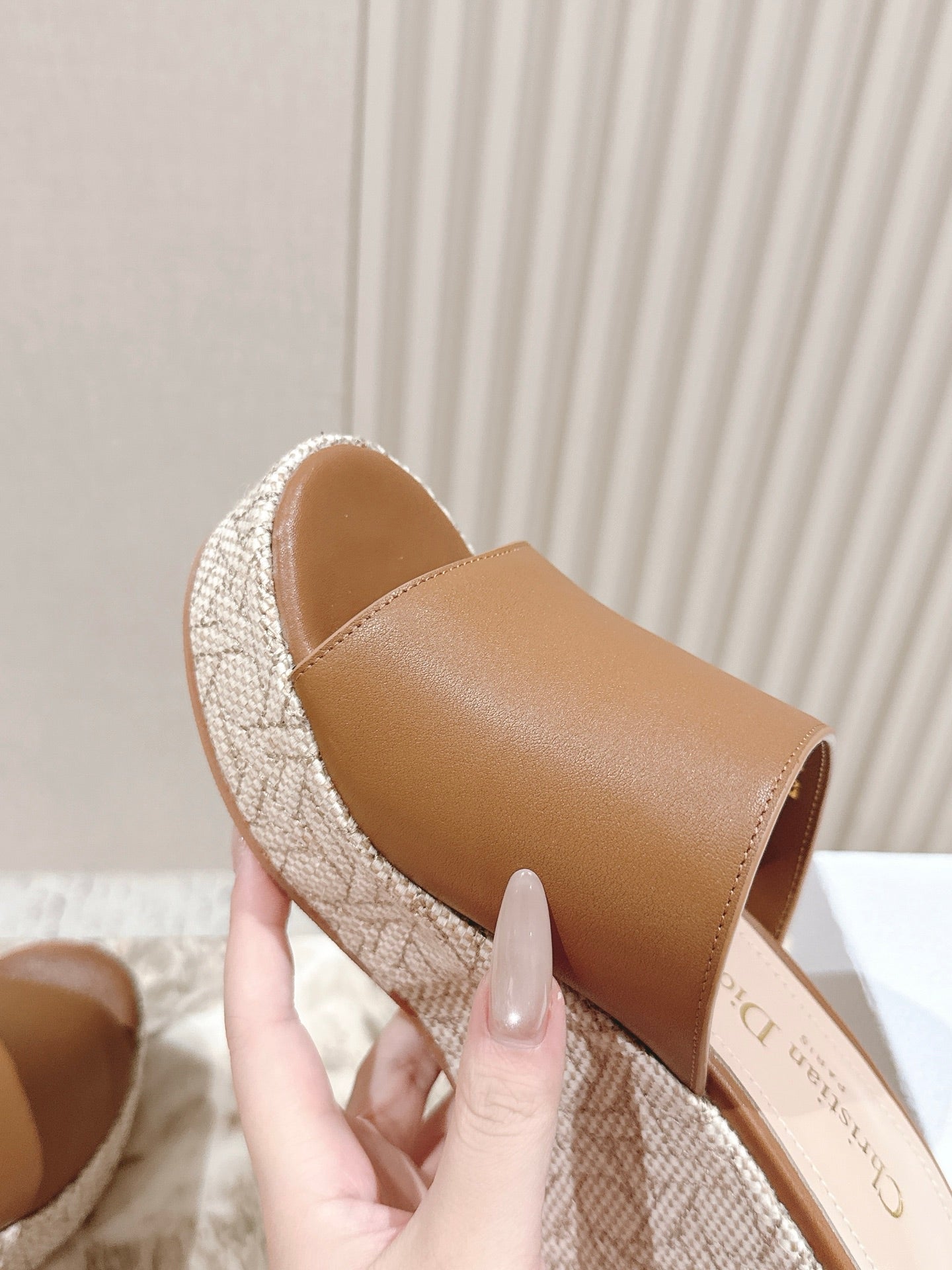 CD Attitude Wedge Slide 85mm Camel Calfskin 483086