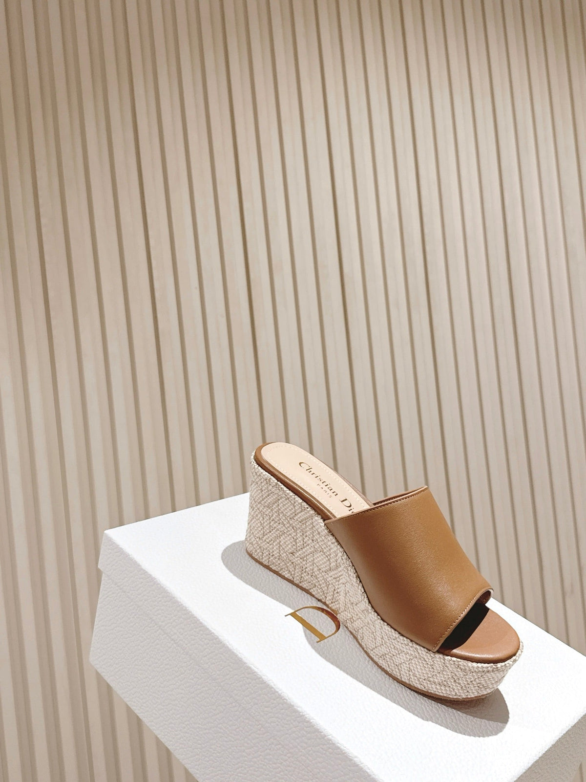 CD Attitude Wedge Slide 85mm Camel Calfskin 483086