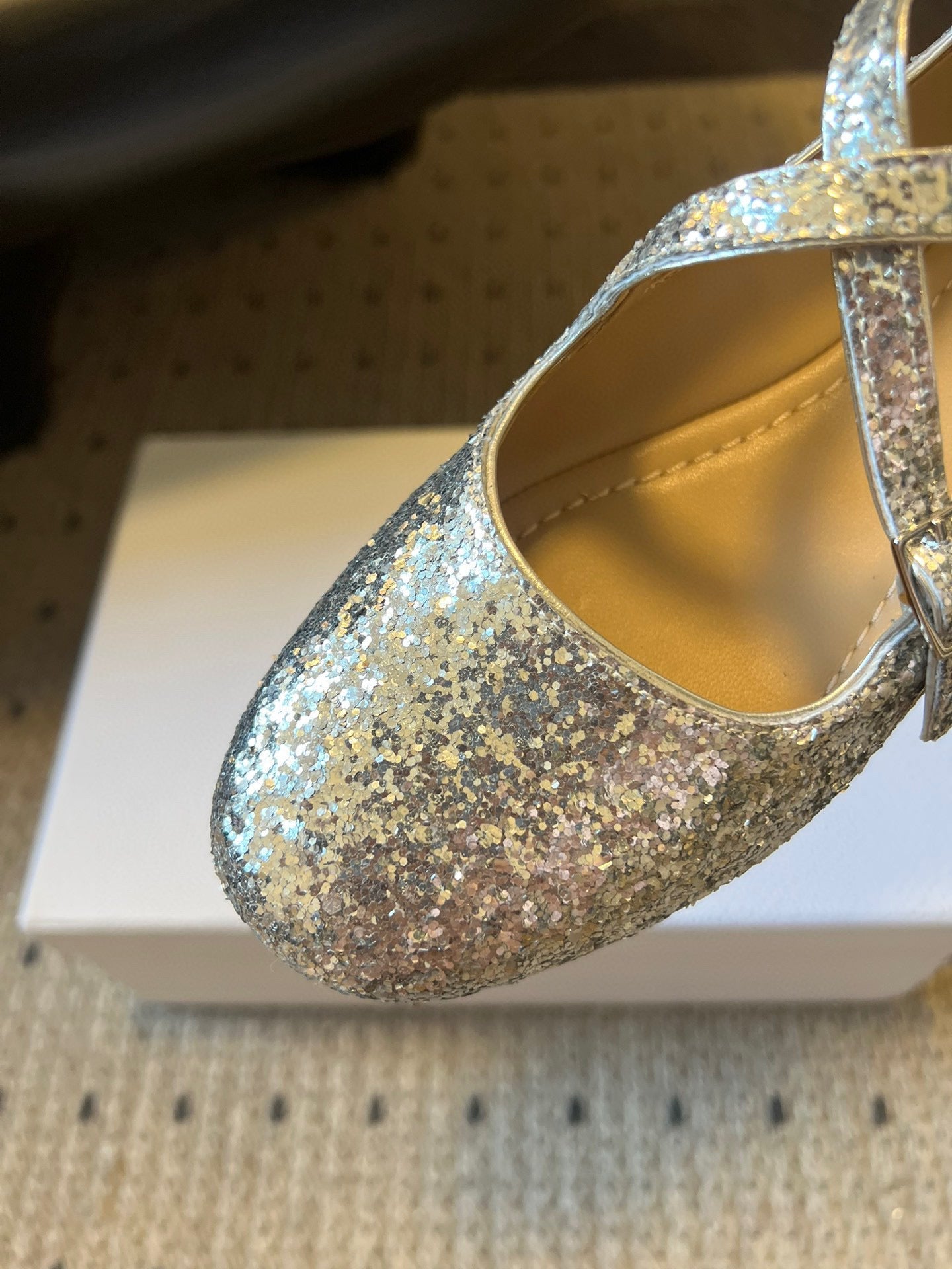 CD 26s New Flat Ballet Flats With Cross Straps Sliver Glitter 622217