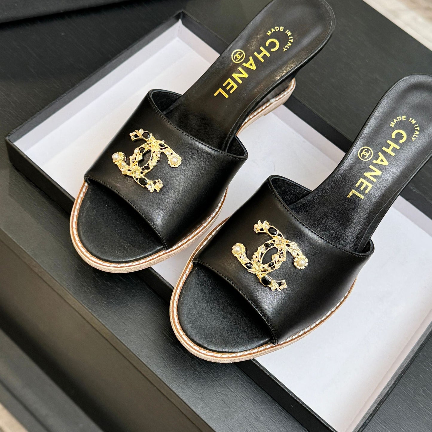 CC 2026 Wedge Sandals 65 Black Lambskin Gold Black Logo 667764