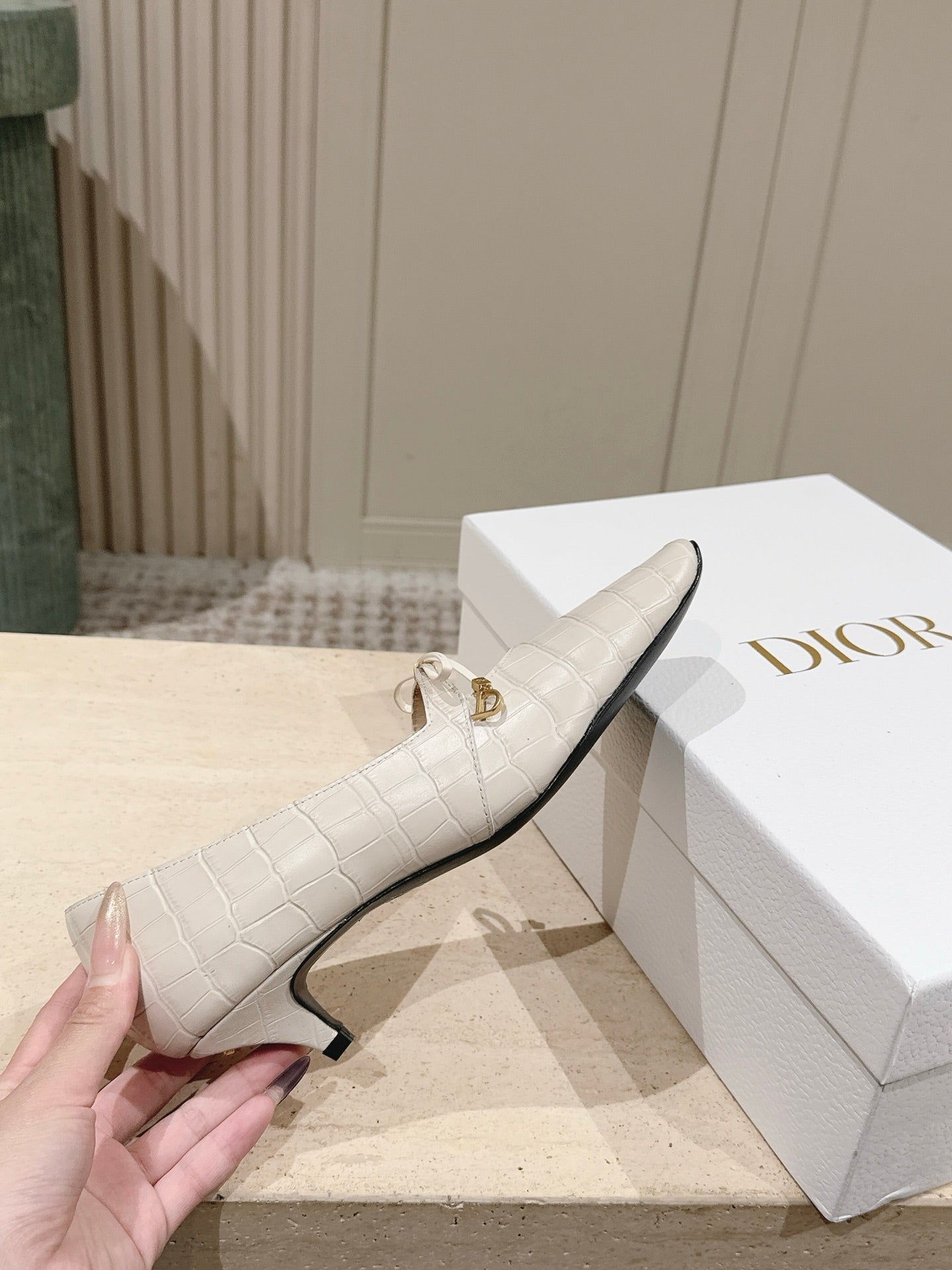 CD Muse Pump 4cm White Crocodile-Printed Calfskin 694198