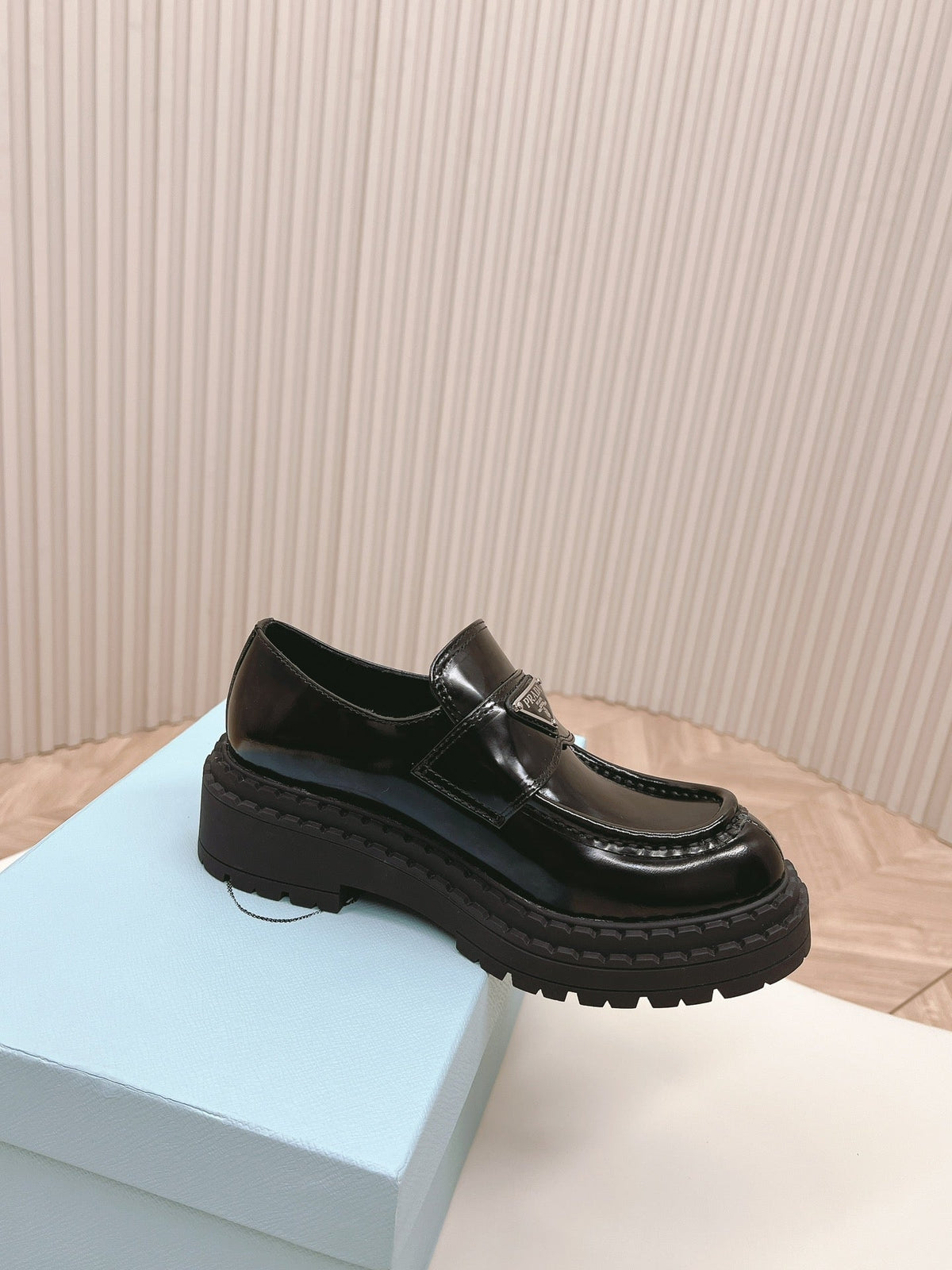 PRA BRUSHED MONOLITH LOAFERS GLOSSY BLACK CALFSKIN