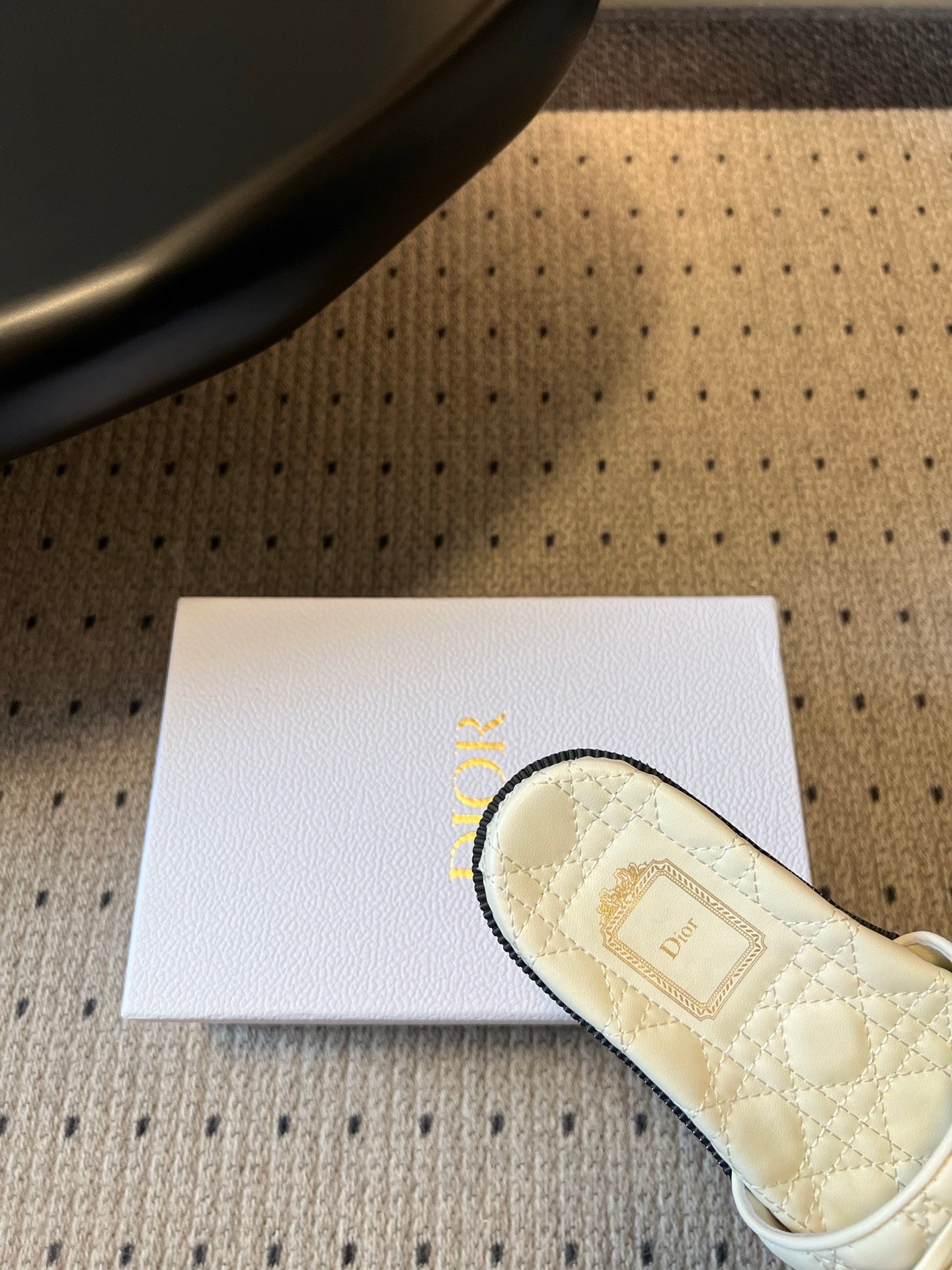 CD 26s Cannage Slides White Lambskin 820051
