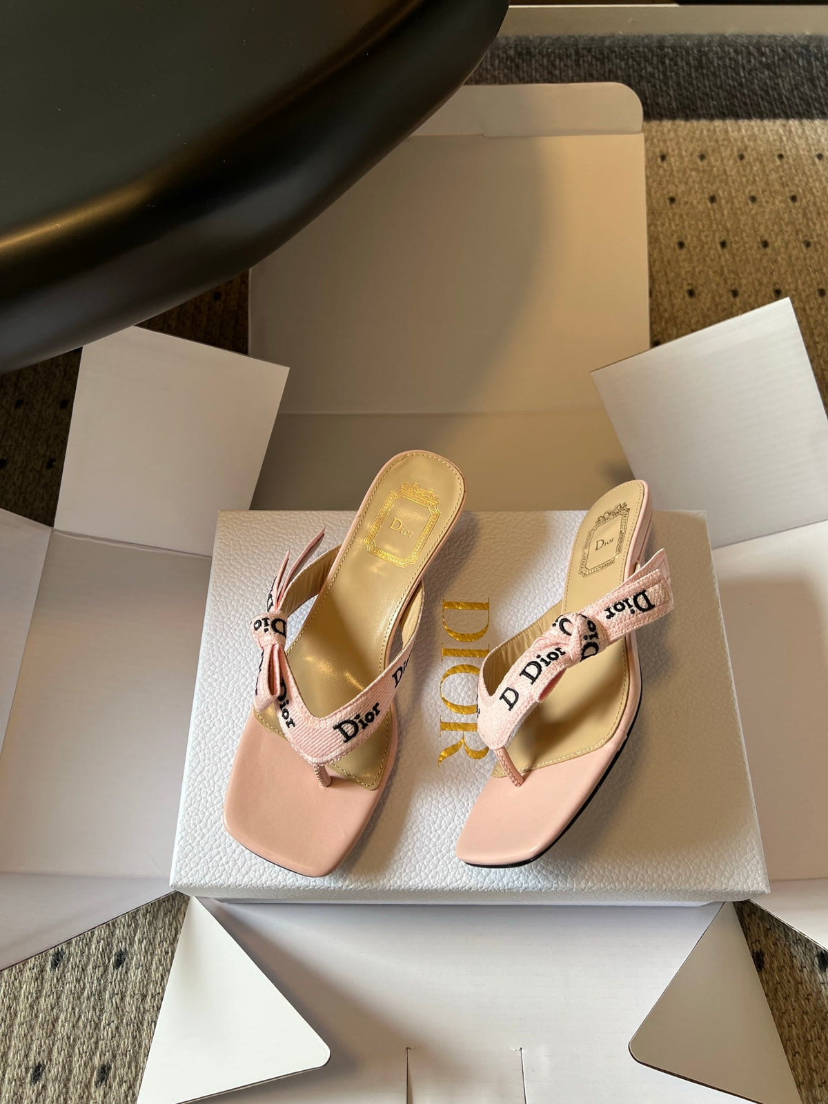 CD 26s Dway Thong Sandal Light Pink Cotton Lambskin 918055