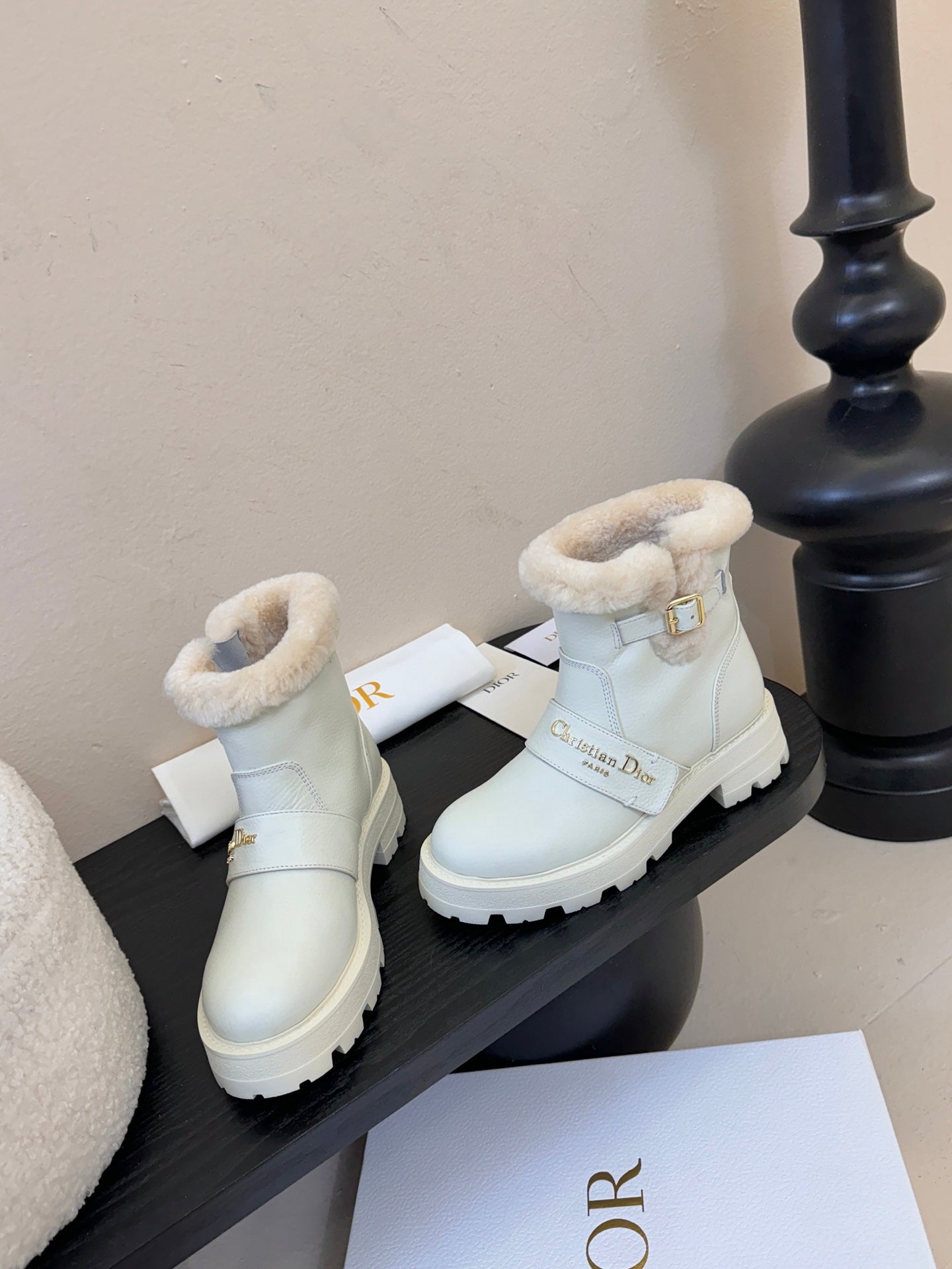 CD Alps D-Quest Ankle Boot White Grained Calfskin Shearling 530609