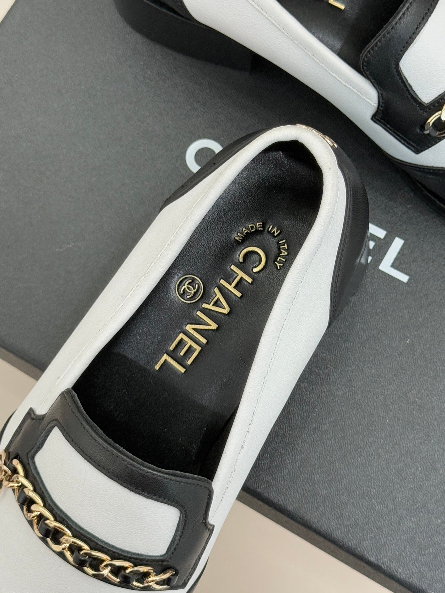 CC 26 Loafer Black mix White Calfskin 610019