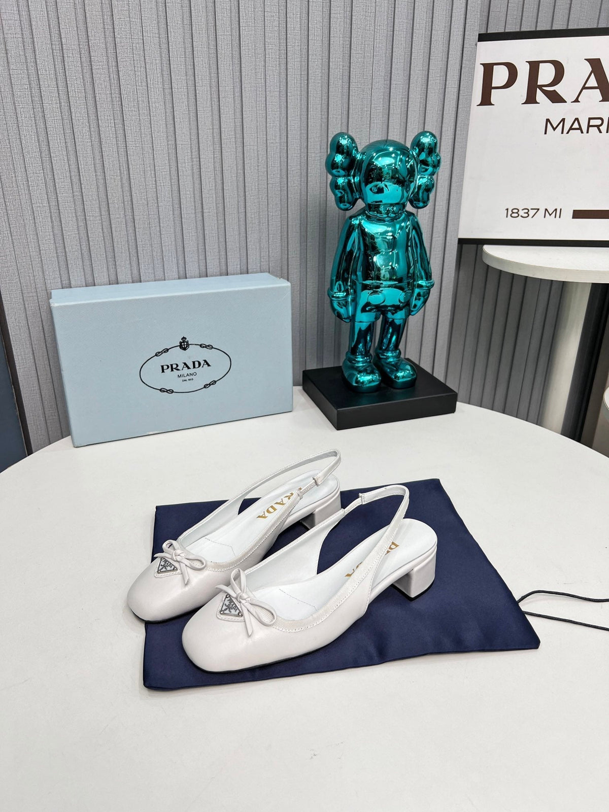 Prada 26s Round Toe Slingback Pumps 40mm In White Calfskin With Bow