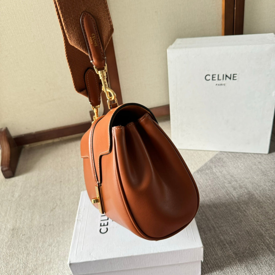 FLAP SHOULDER BAG 23 IN BRONZE BROWN LAMBSKIN GOLD HARDWARE
