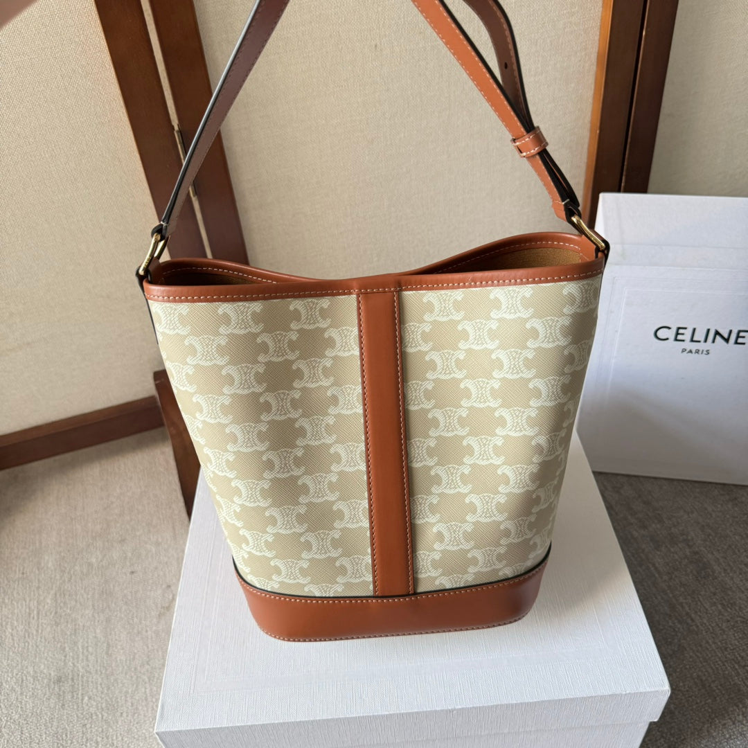 BUCKET 30 IN BEIGE TRIOMPHE CANVAS AND RED BROWN CALFSKIN TRIM