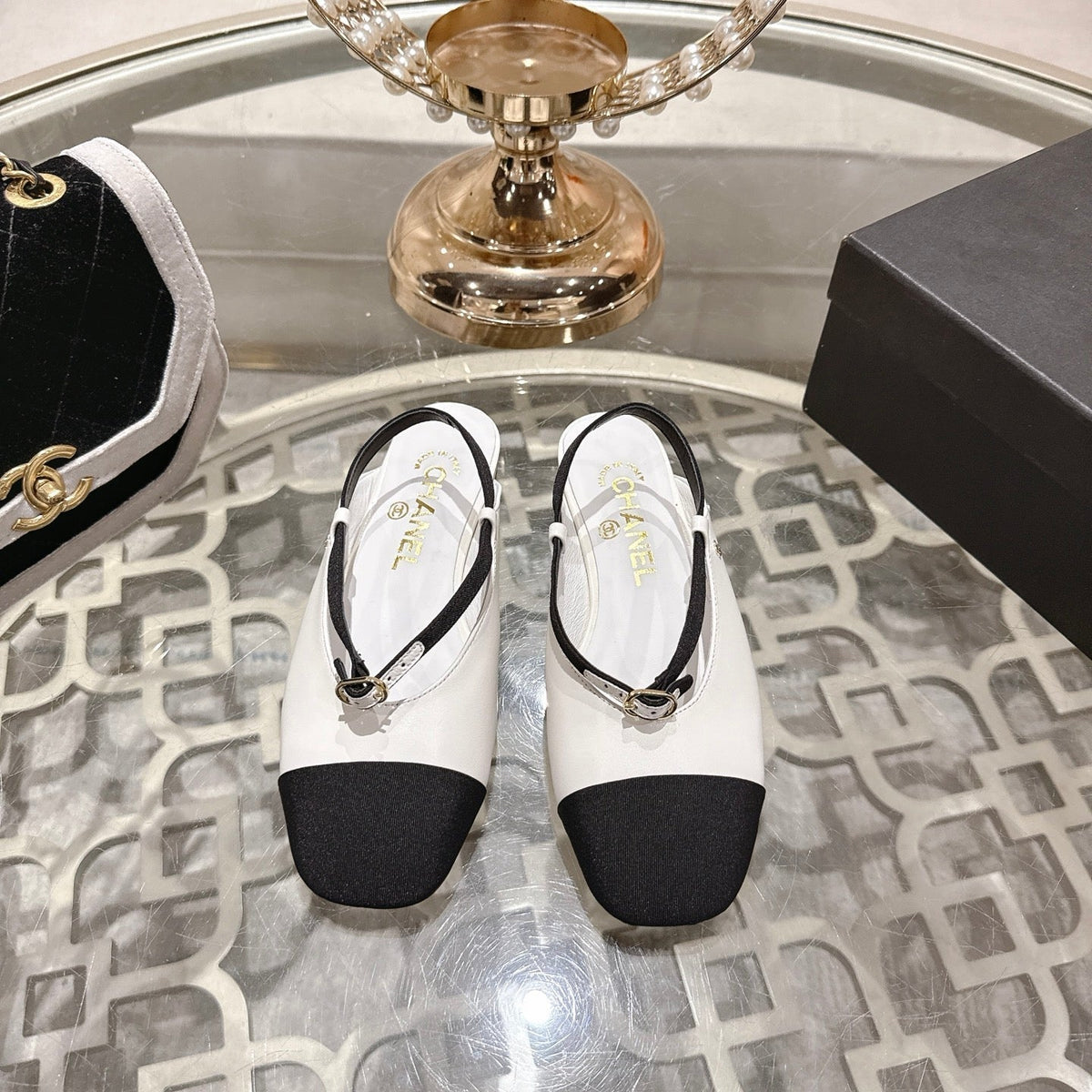 CC 26s Mary Jane White Black Sheepskin 627039