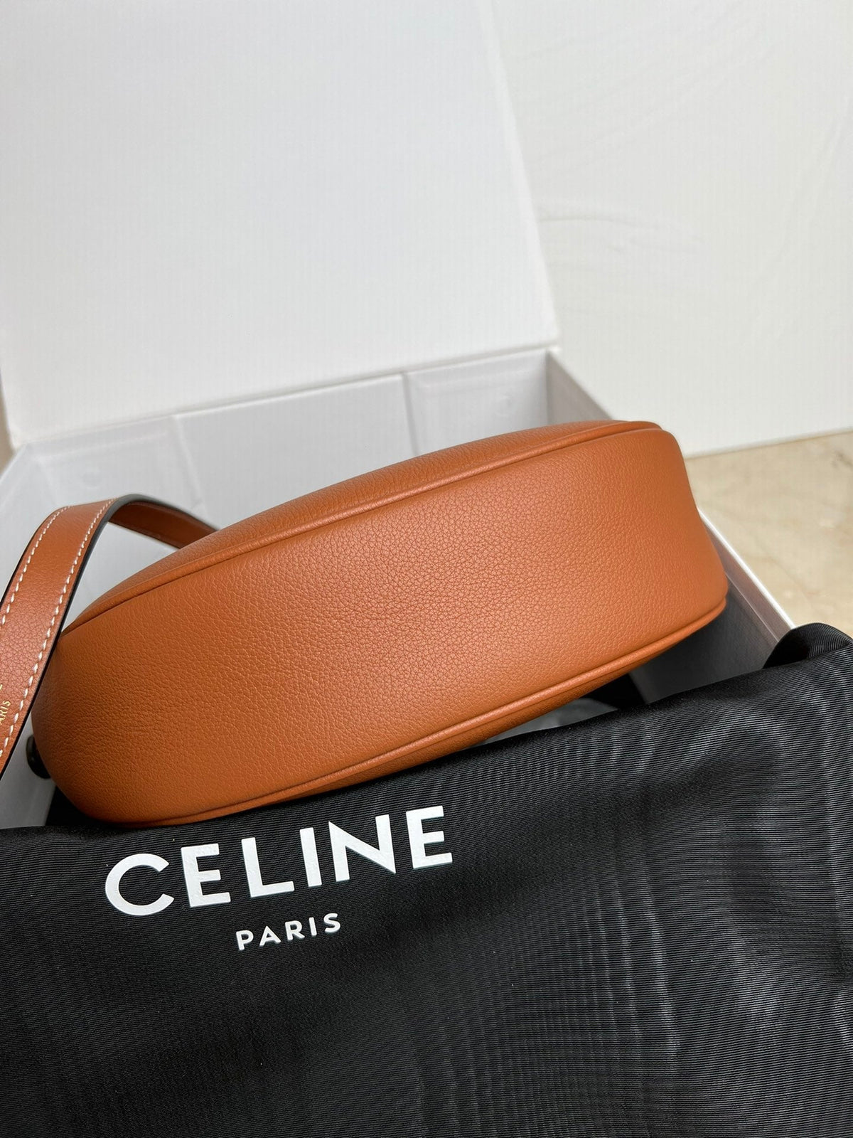 small heloise 23cm brown calfskin gold hardware