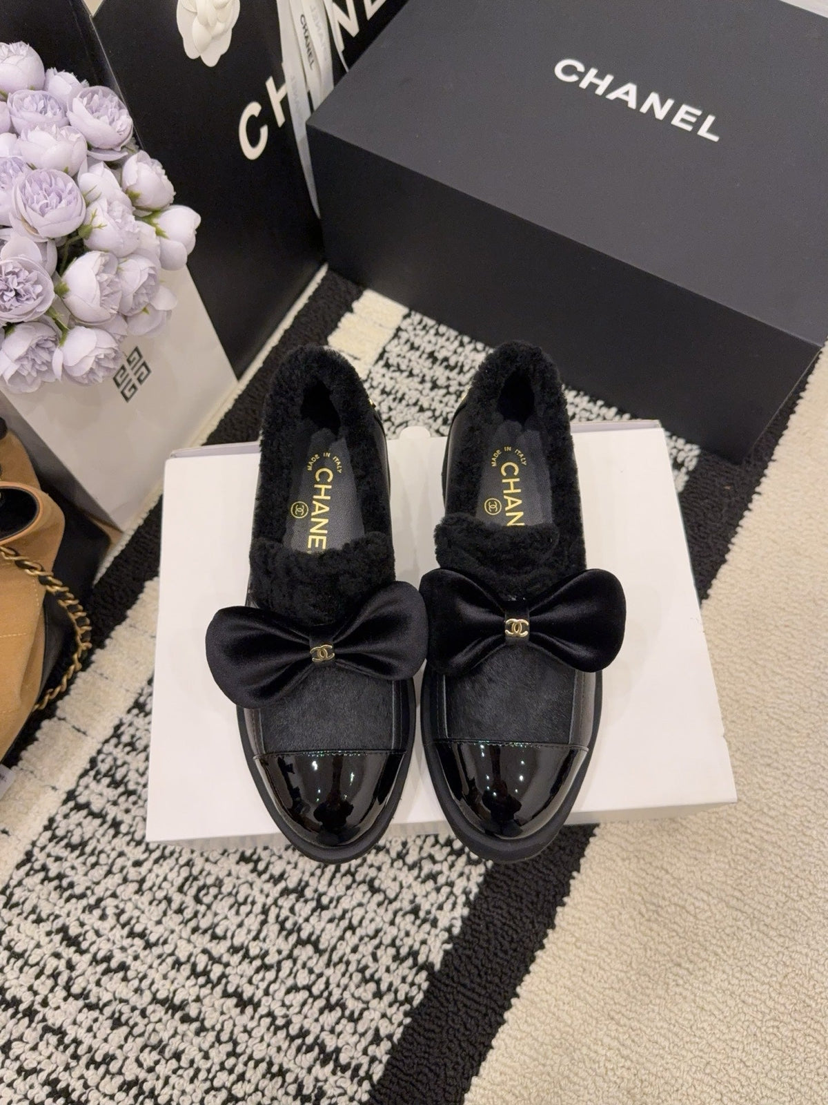 CC 26 Fur-lined Loafer With Bow Black Wool Leather 588823