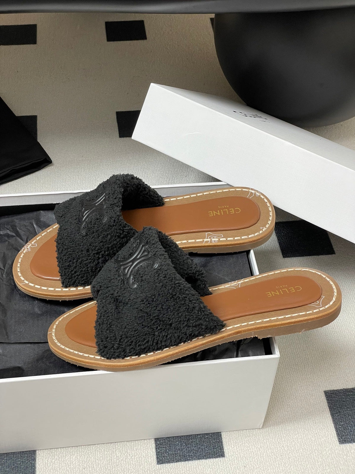 CL 25s Lympia Twisted Sandal Black Brown Sheepskin Plush Cloth 416658