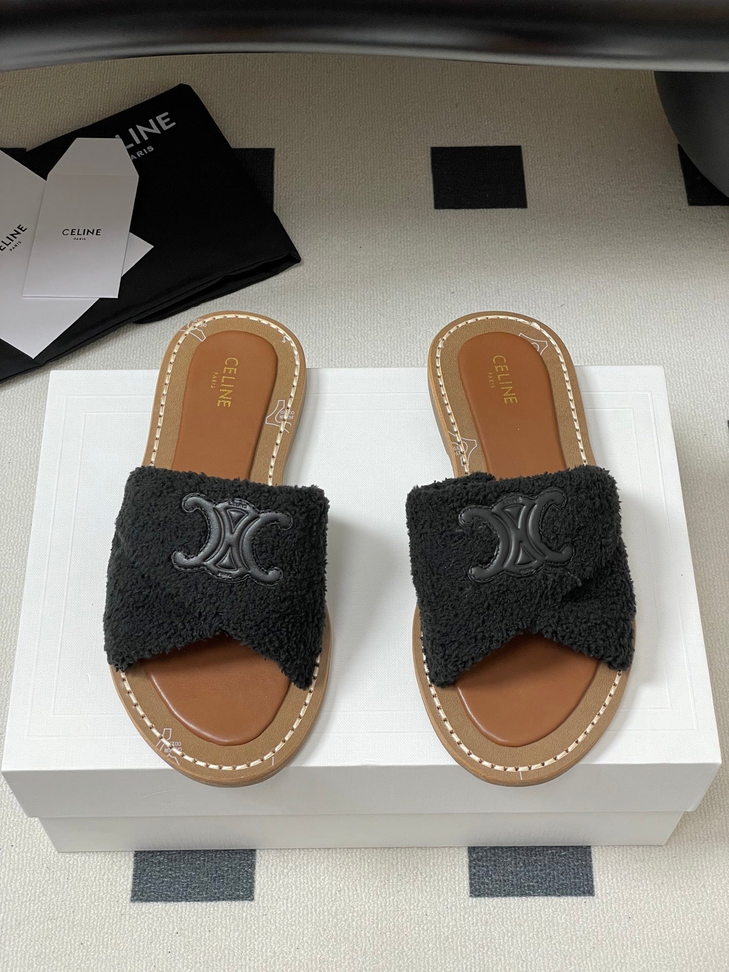 CL 25s Lympia Twisted Sandal Black Brown Sheepskin Plush Cloth 416658