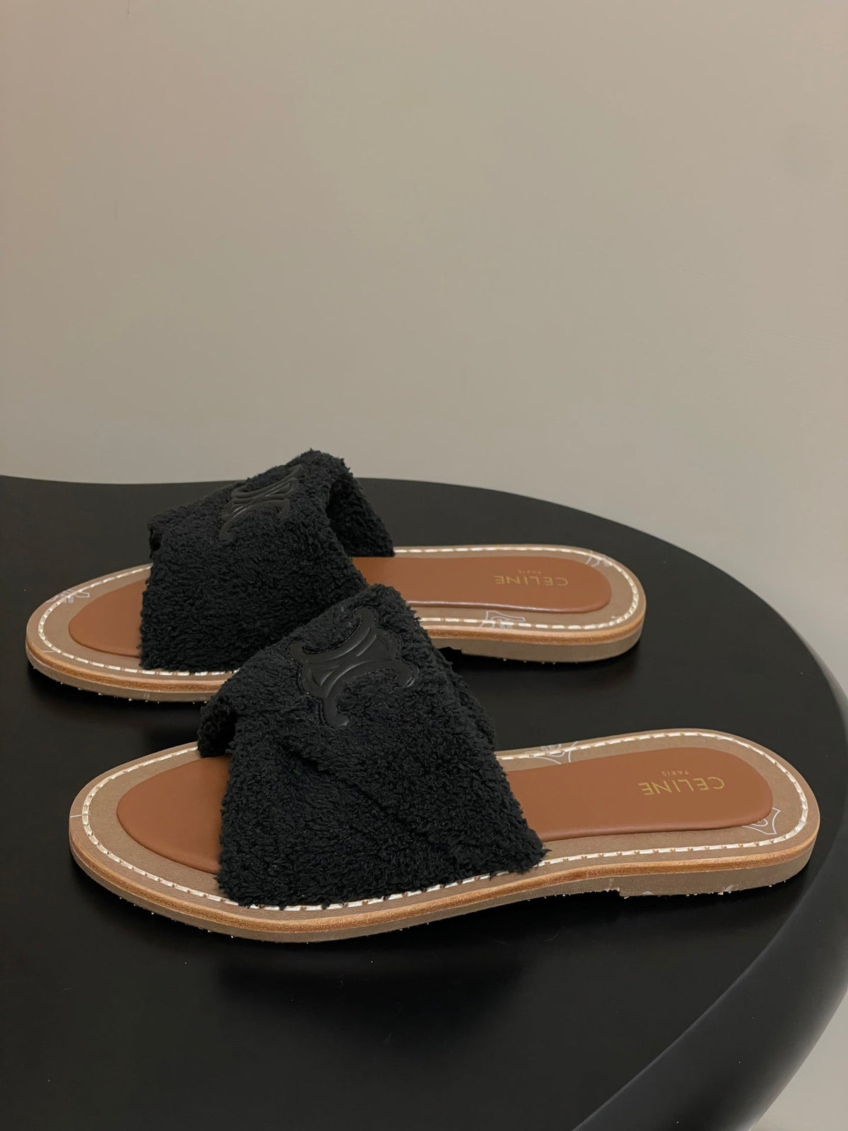 CL 25s Lympia Twisted Sandal Black Brown Sheepskin Plush Cloth 416658