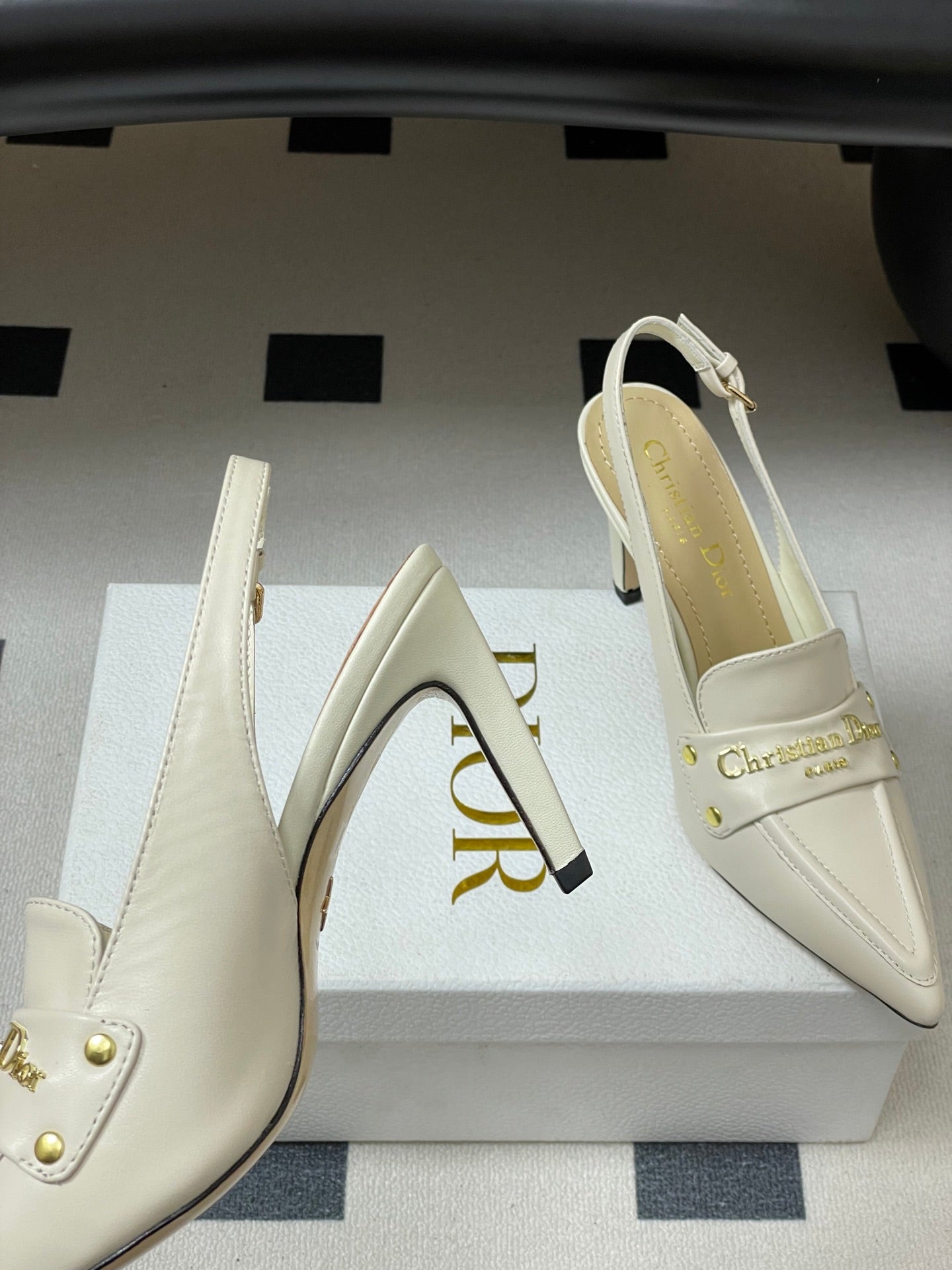 CD Boy Slingback Pump 85mm White Sheepskin 525831