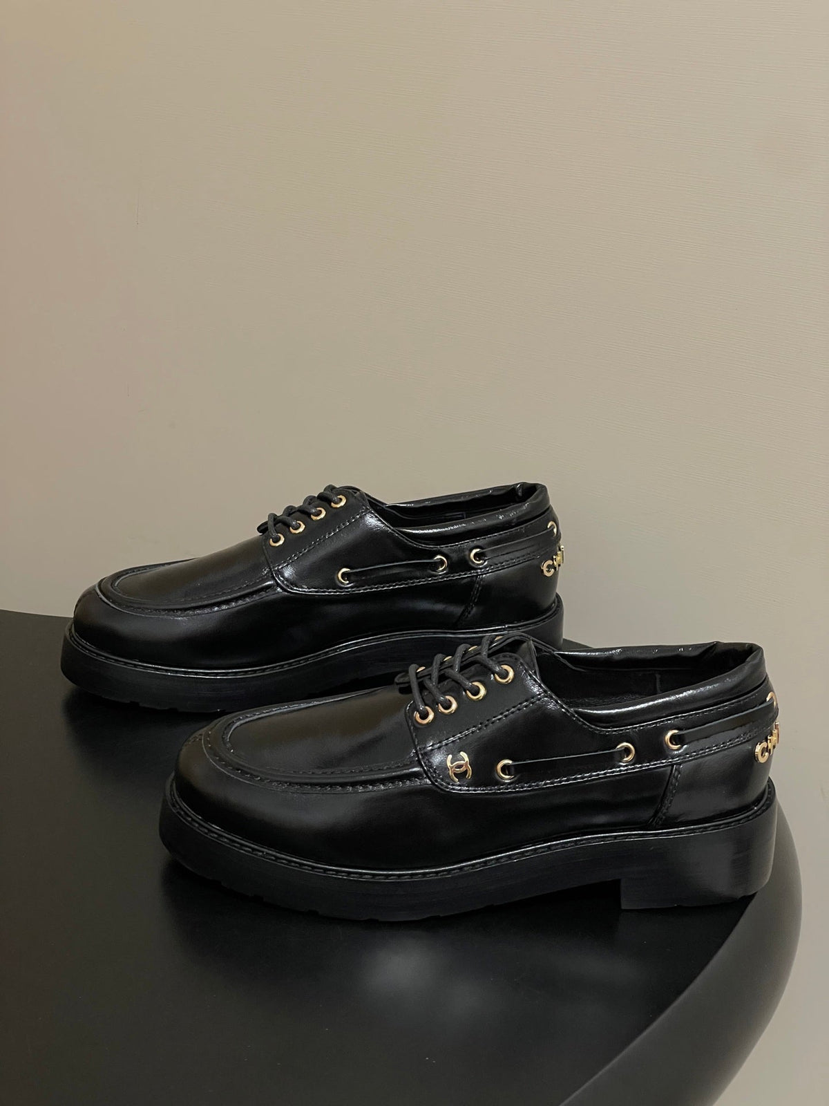 CC 26 Lace-Up Loafer Black Sheepskin 594250