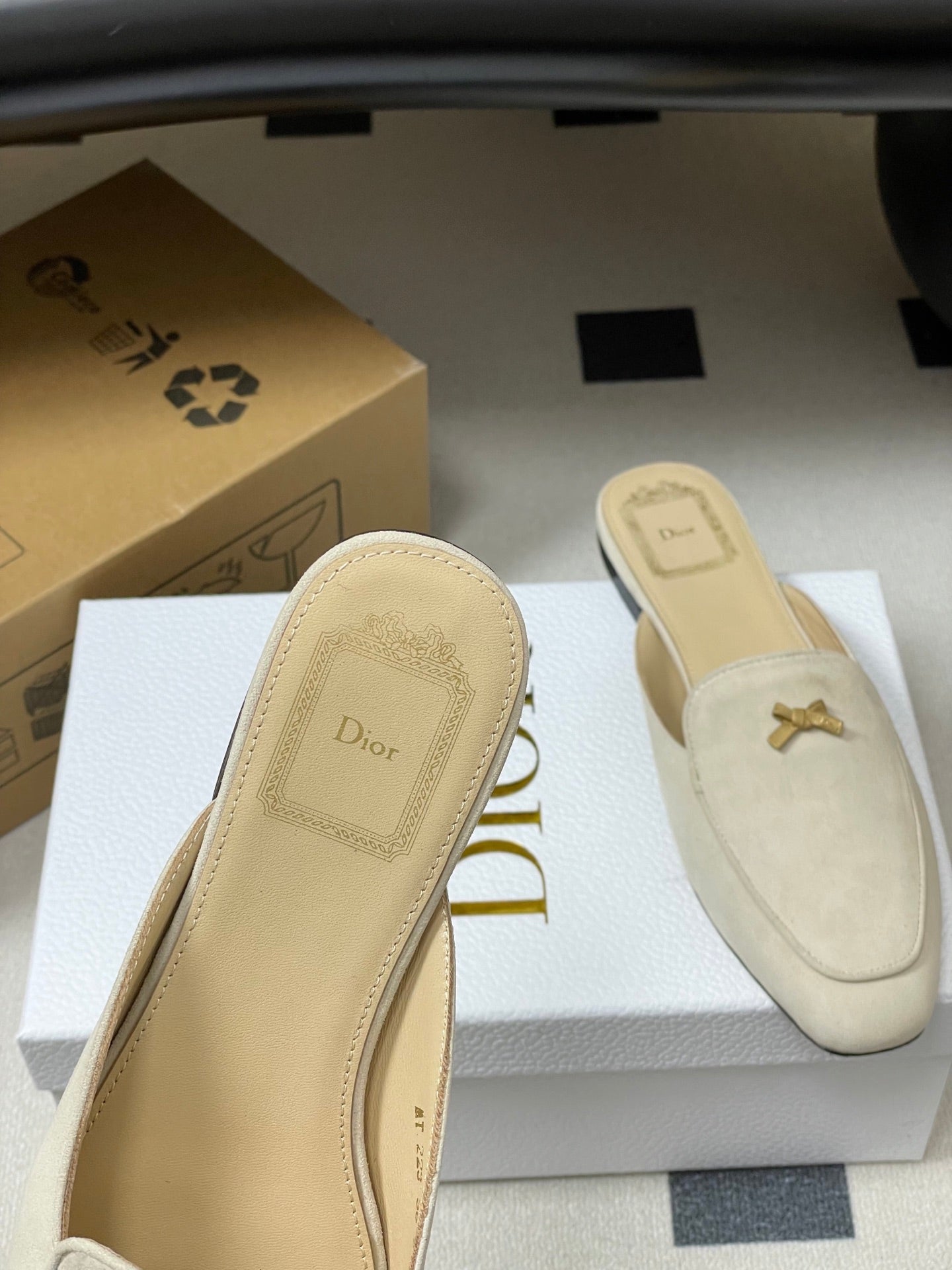 CD 26 Bow Mules Ivory Beige Suede Cowhide 632594