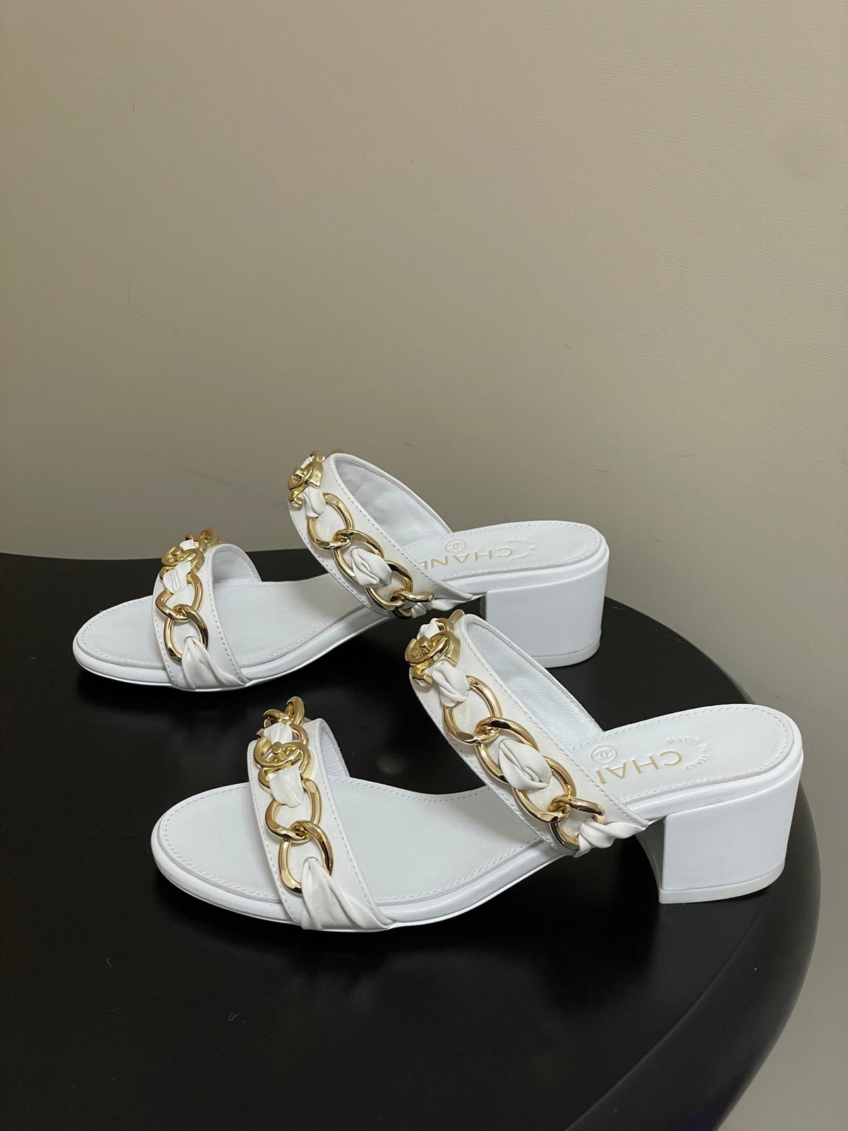 CC 26s Chunky Heels Sandals 55 White Sheepskin 649470