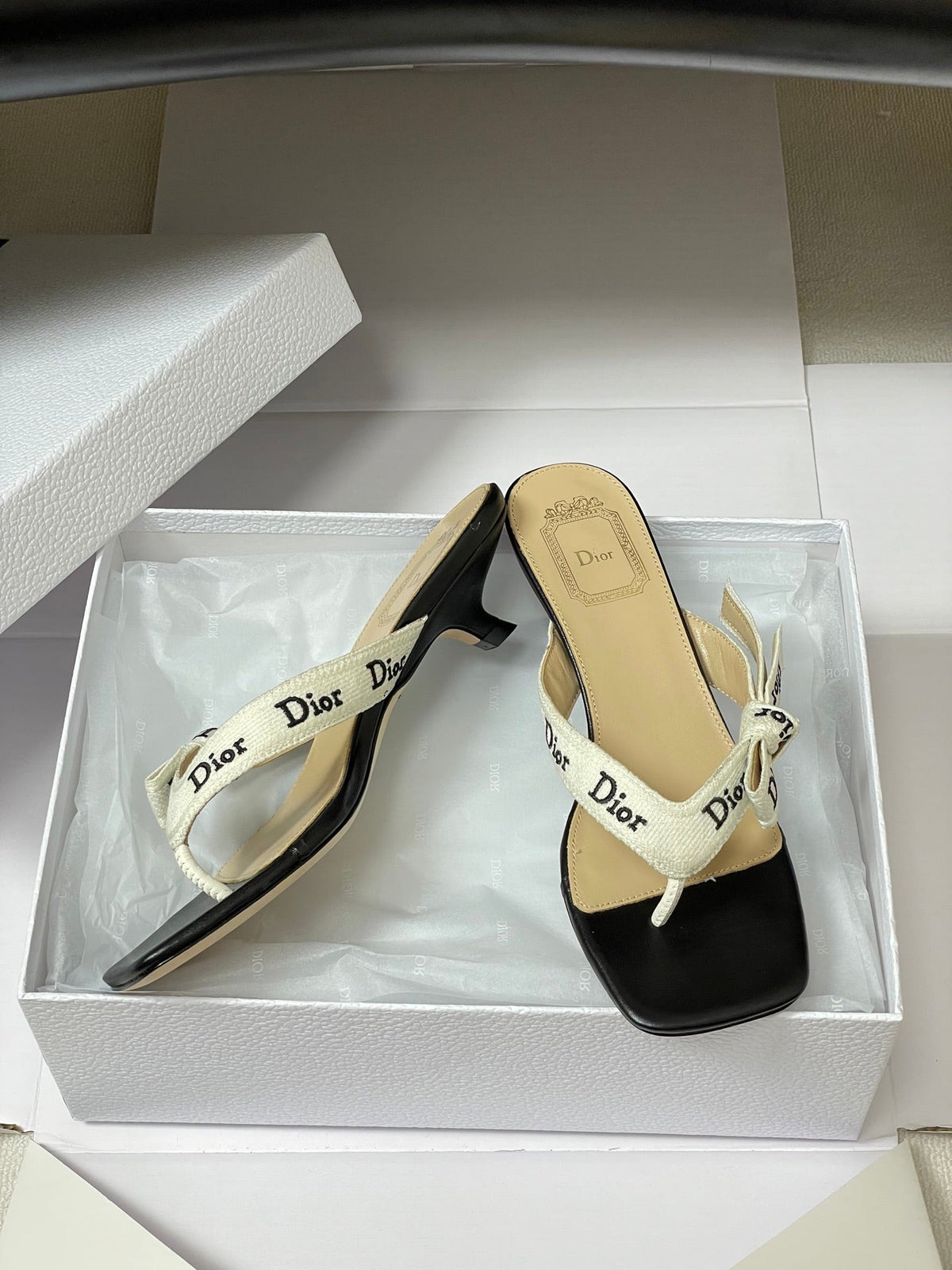 CD J'Adior Heeled Thong Sandal Black Beige Leather 834941