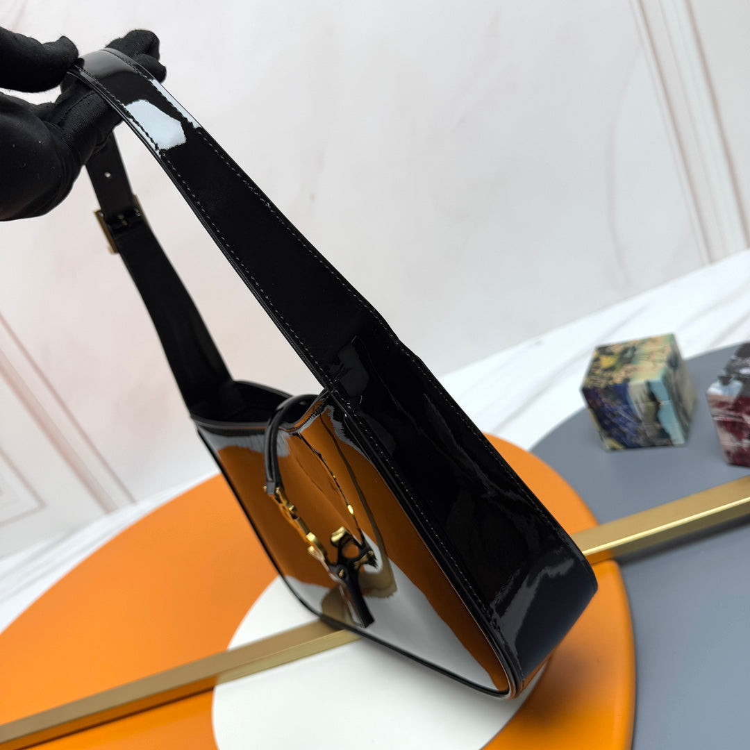 YSL 5 𝐀̀ 7 Bag 24cm Black Patent Leather 285564