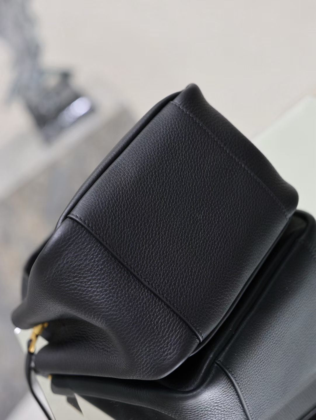 YSL Le 5 à 7 Baby Bea Tote Bag 19cm Black in Deerskin 285533