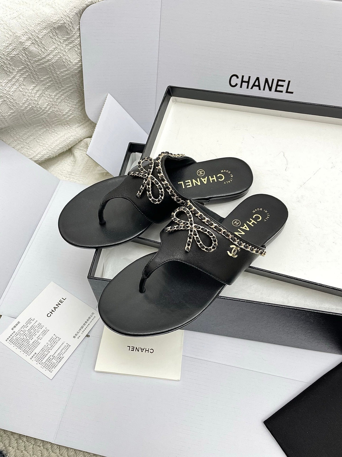 CC 26s Thong Sandals Black Sheepskin 645322