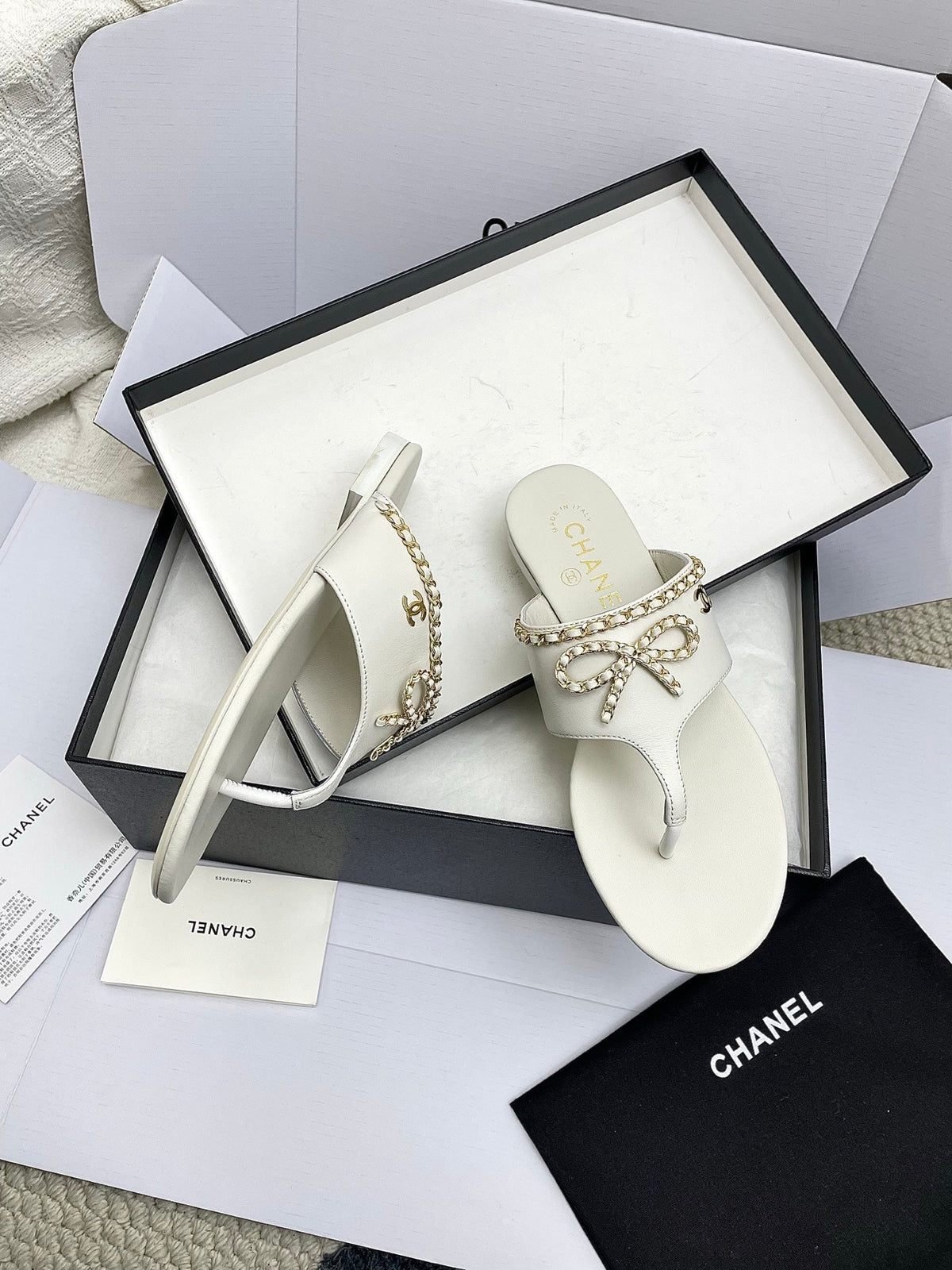 CC 26s Thong Sandals White Sheepskin 645323